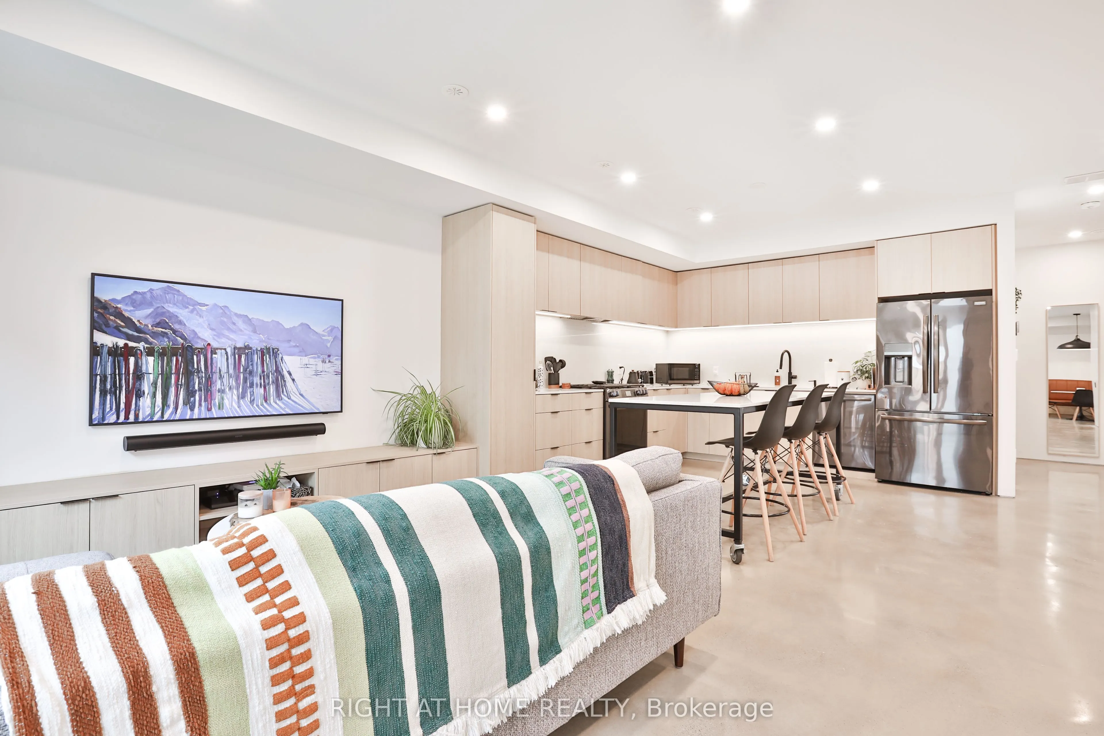 28 SALEM Avenue, #LANEWAY