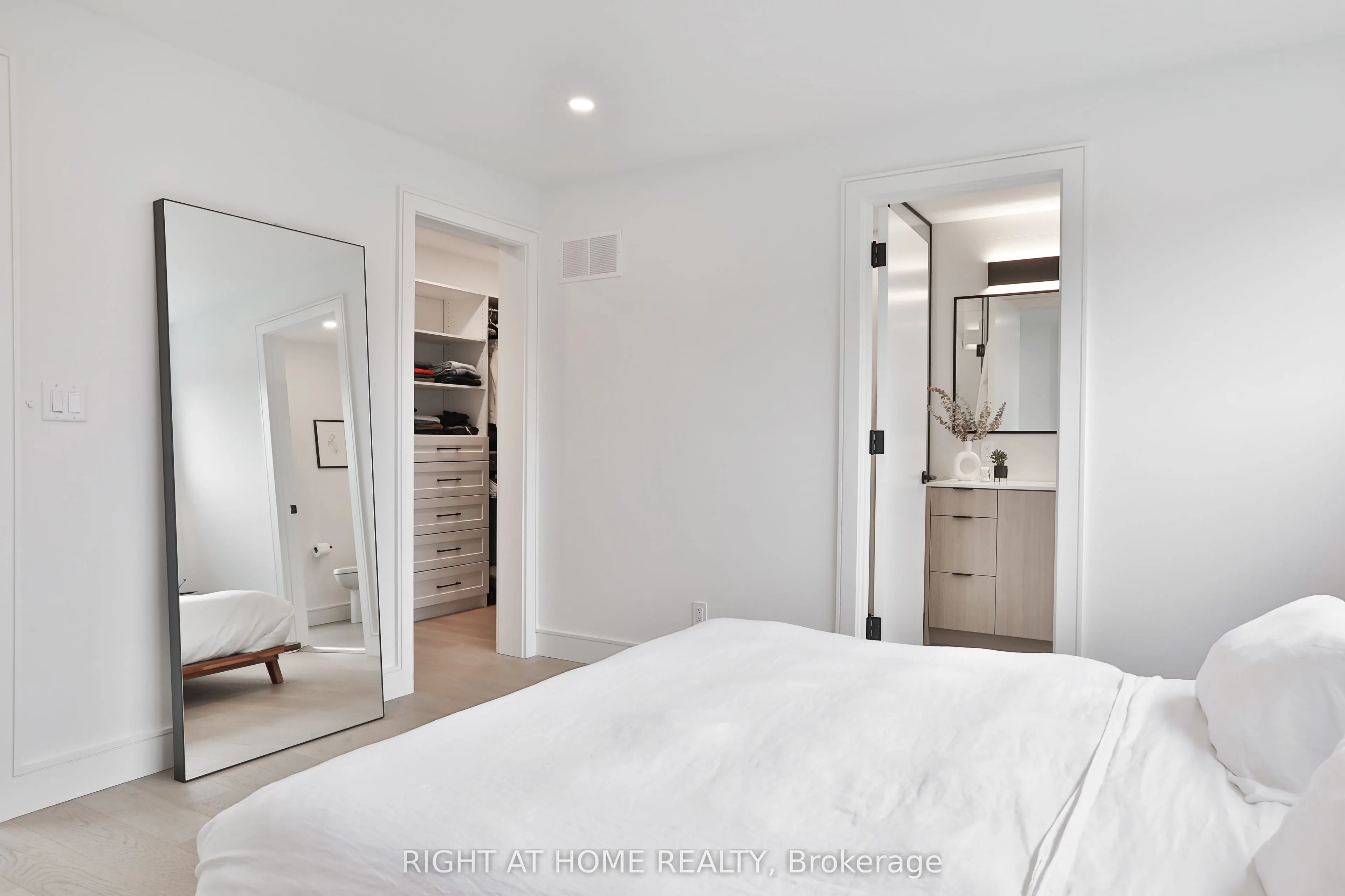 28 SALEM Avenue, #LANEWAY