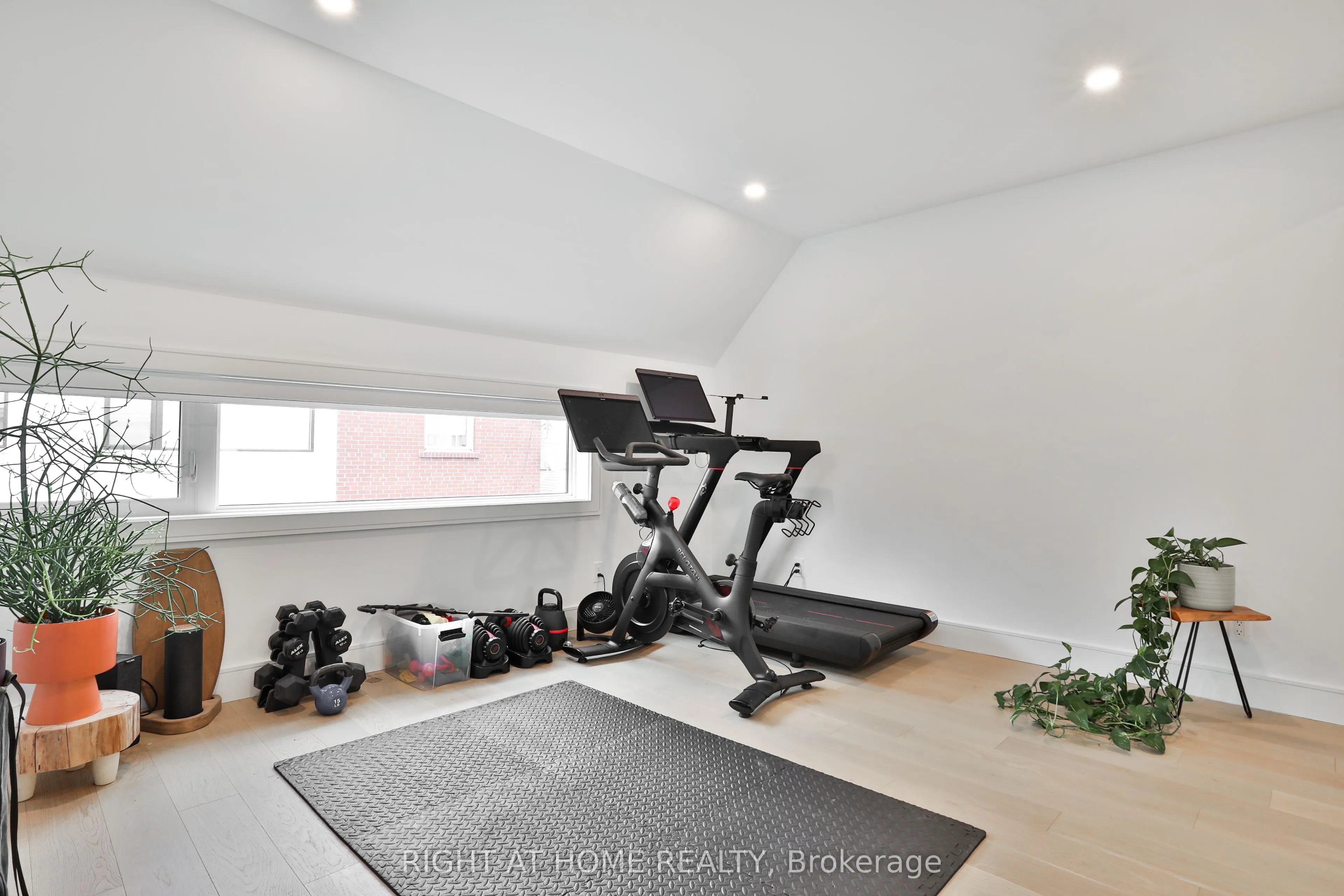 28 SALEM Avenue, #LANEWAY
