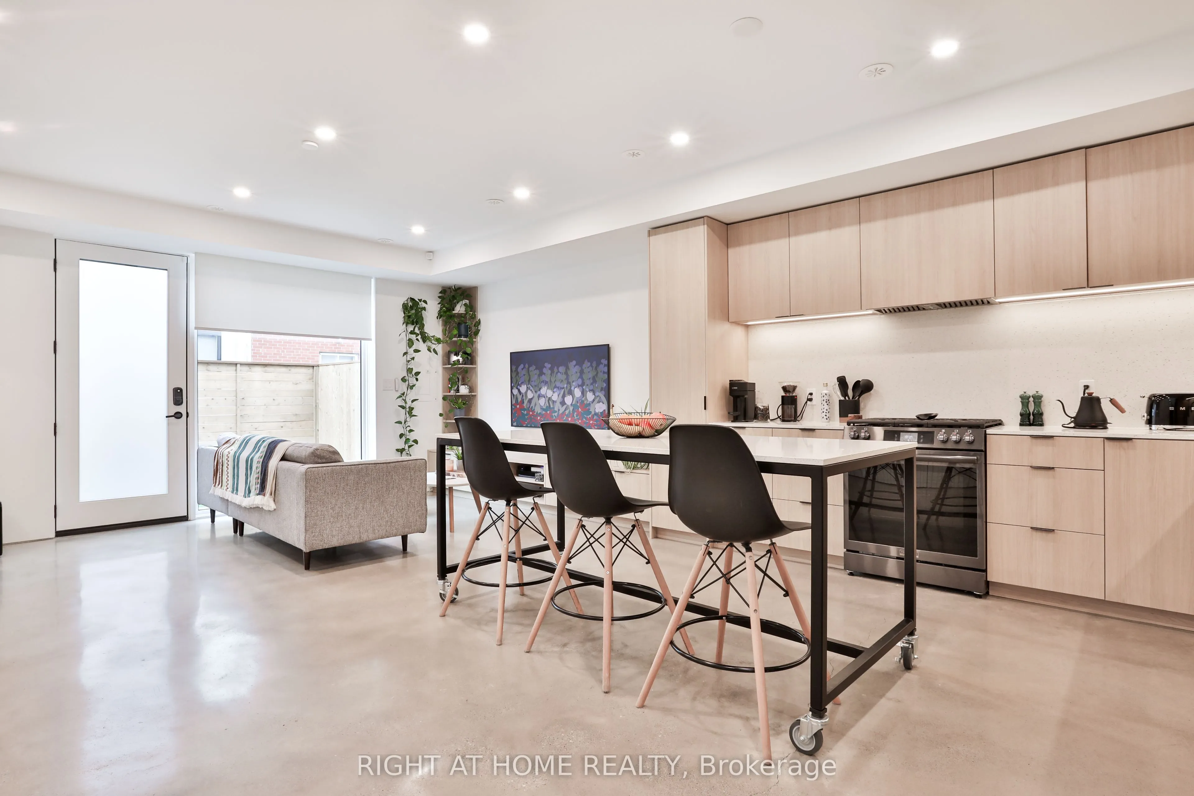 28 SALEM Avenue, #LANEWAY