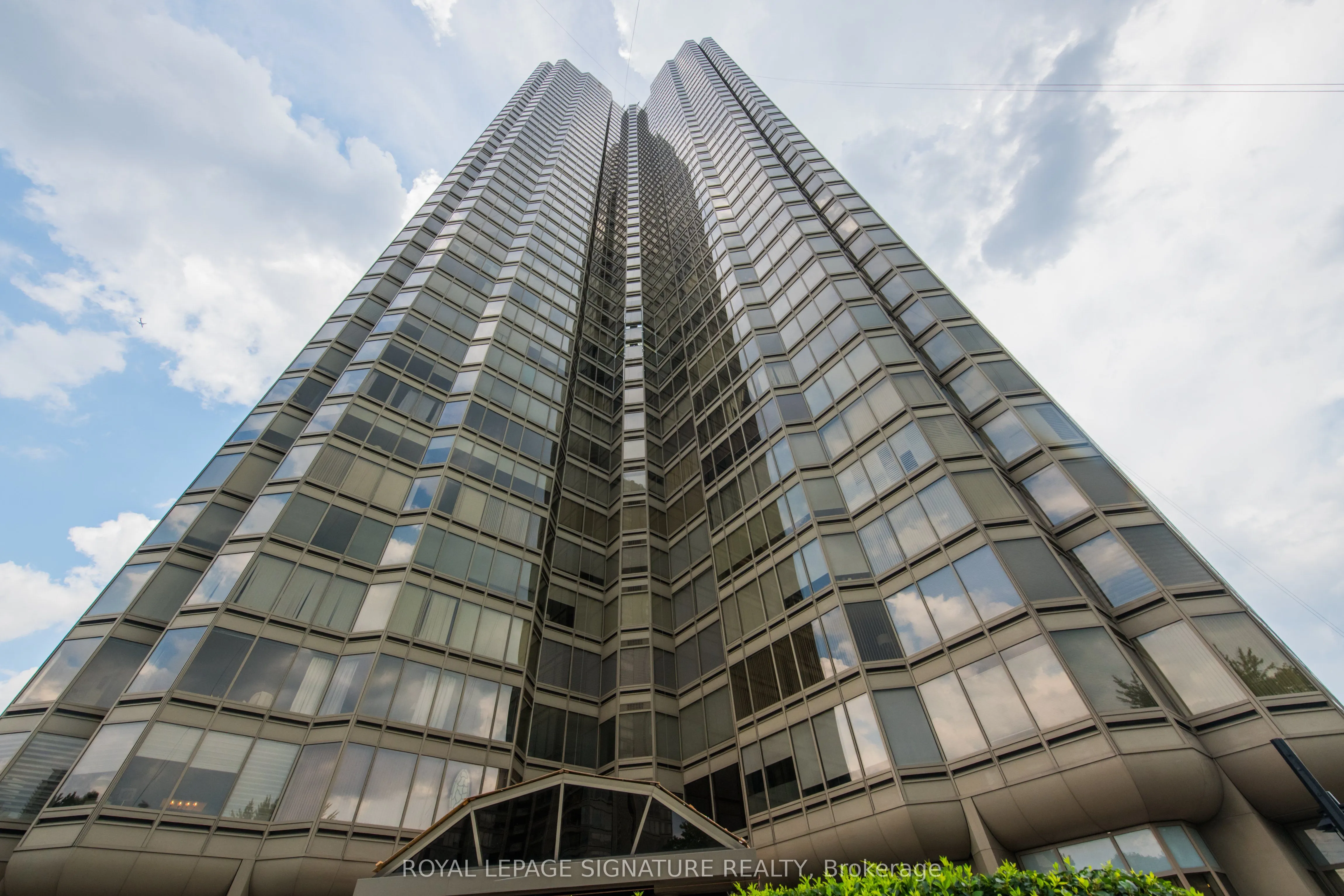 1 Palace Pier Court, #2108