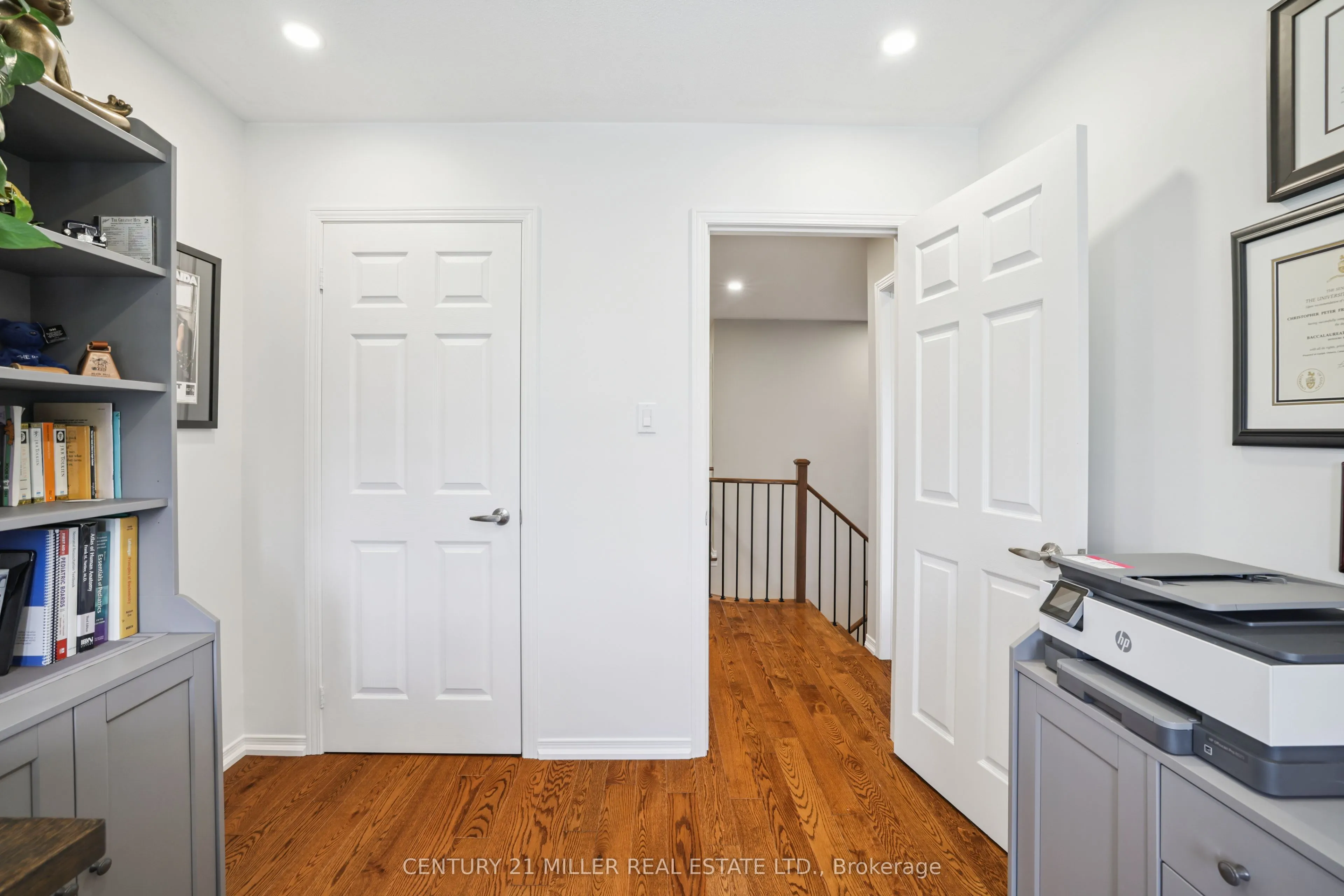 1745 Cobra Crescent