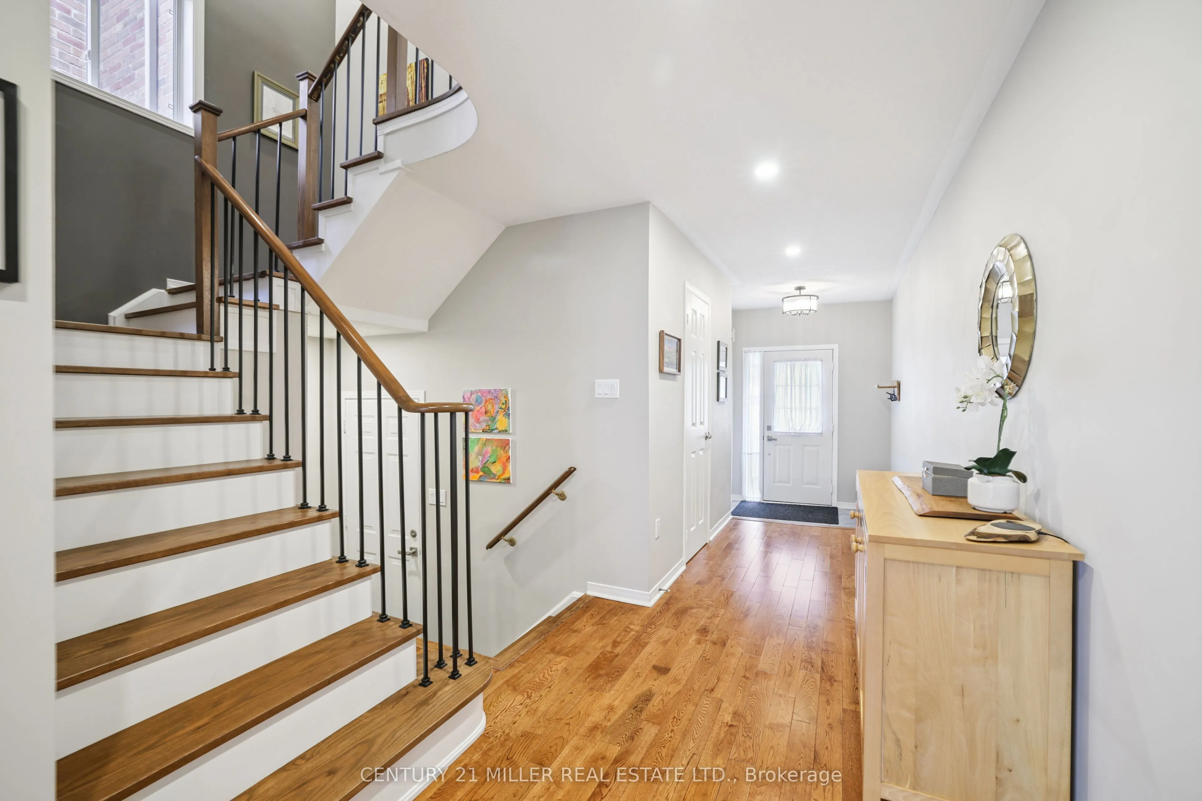1745 Cobra Crescent