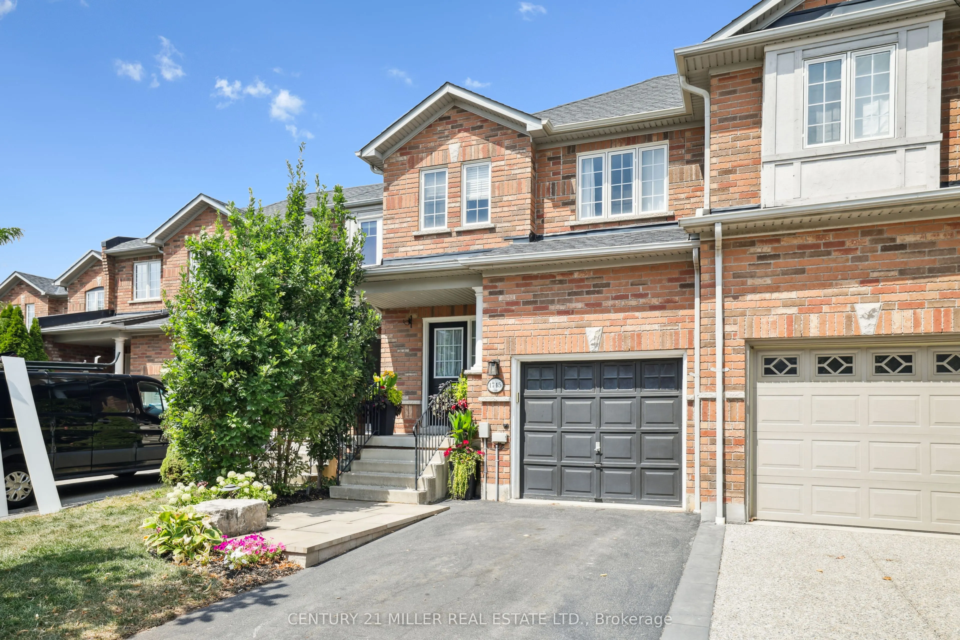 1745 Cobra Crescent