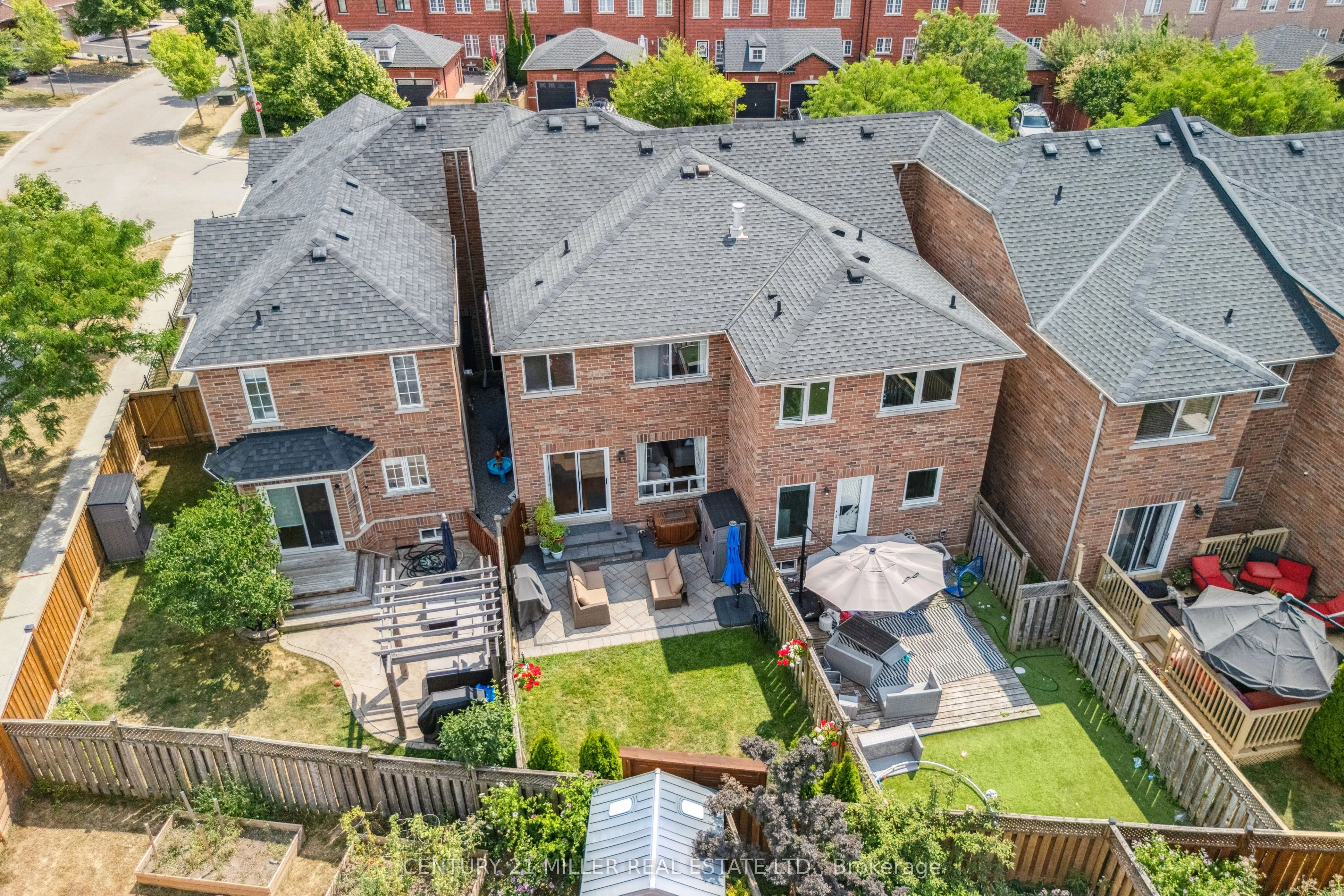 1745 Cobra Crescent