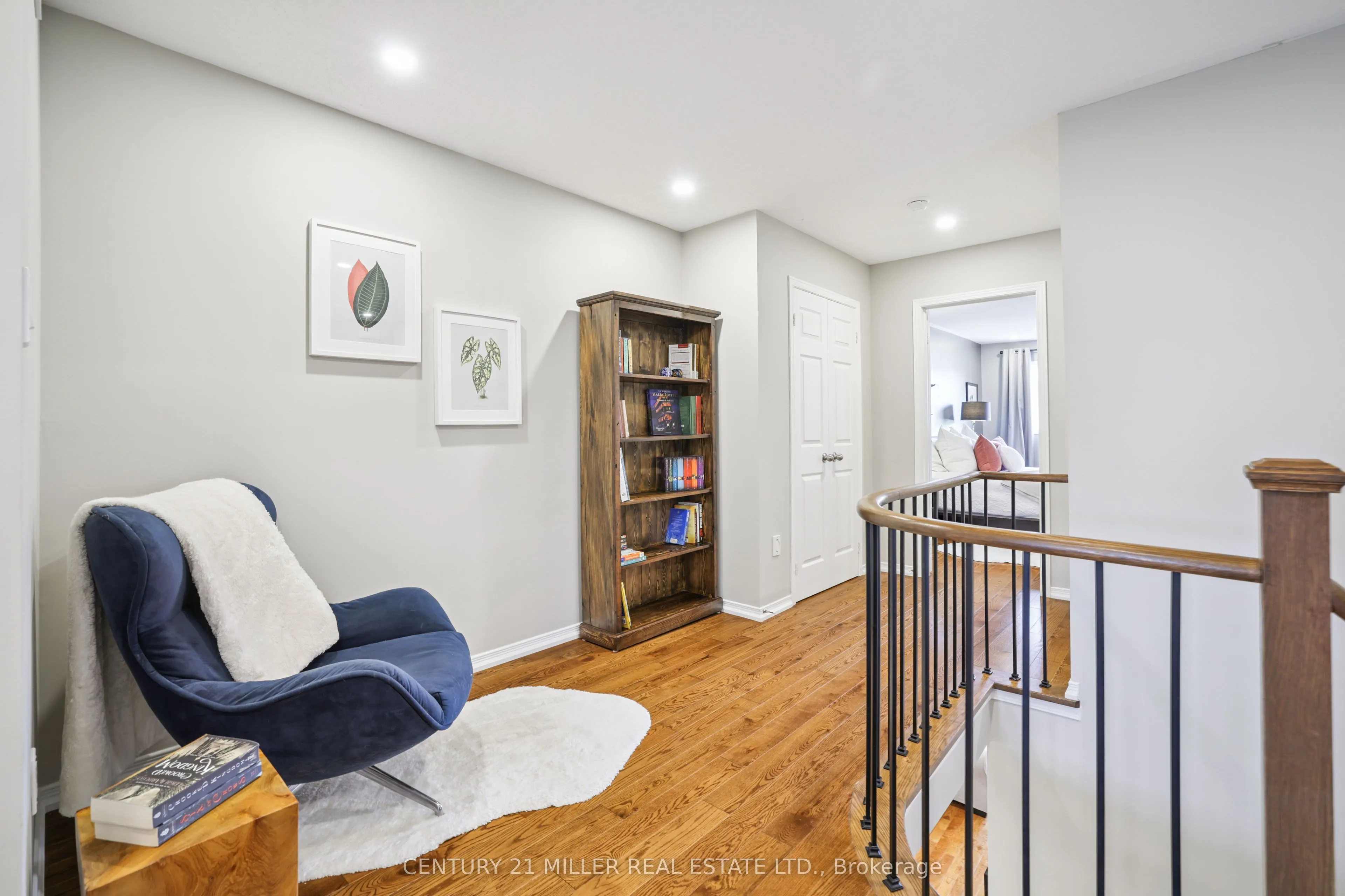 1745 Cobra Crescent