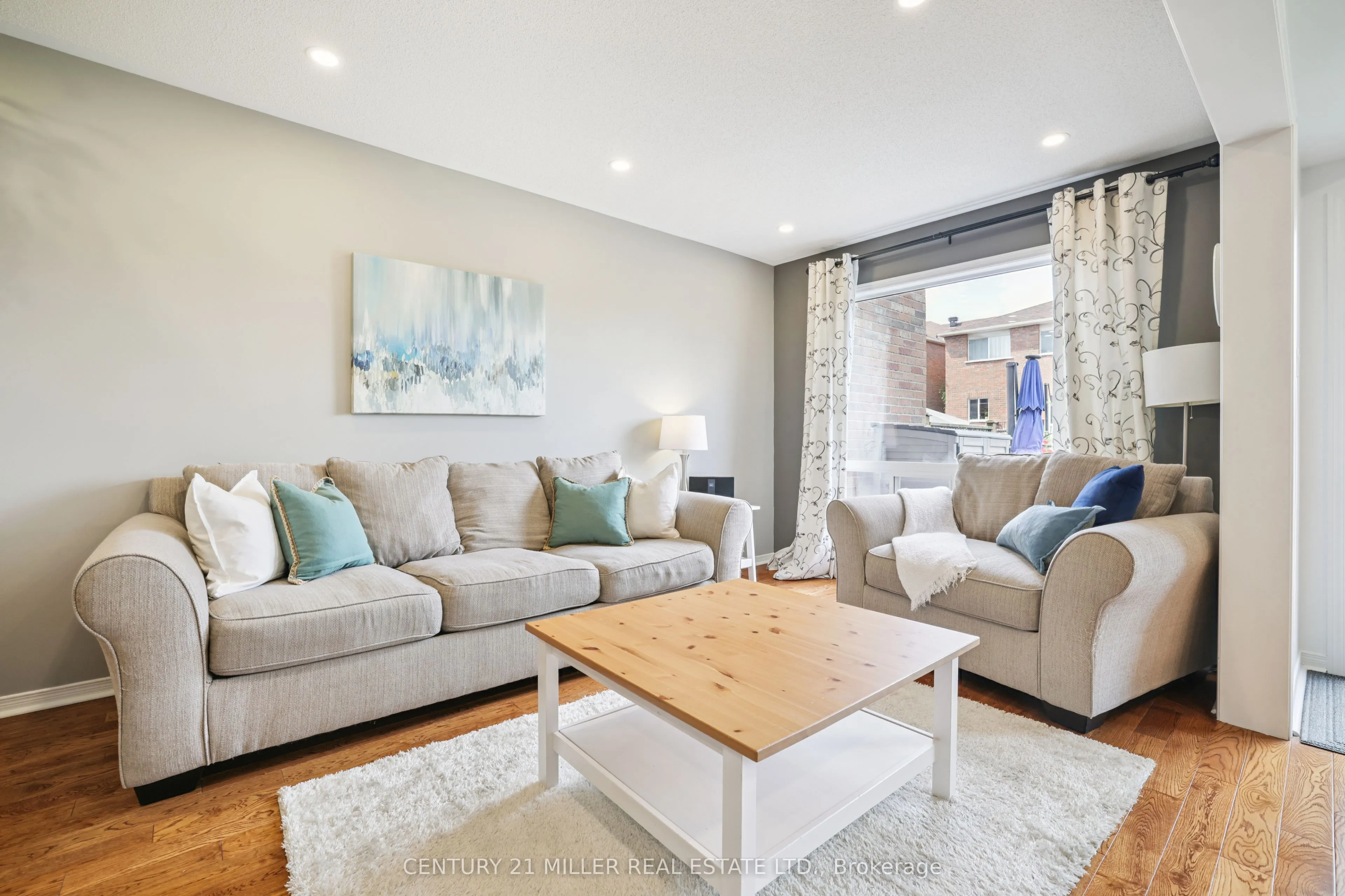 1745 Cobra Crescent