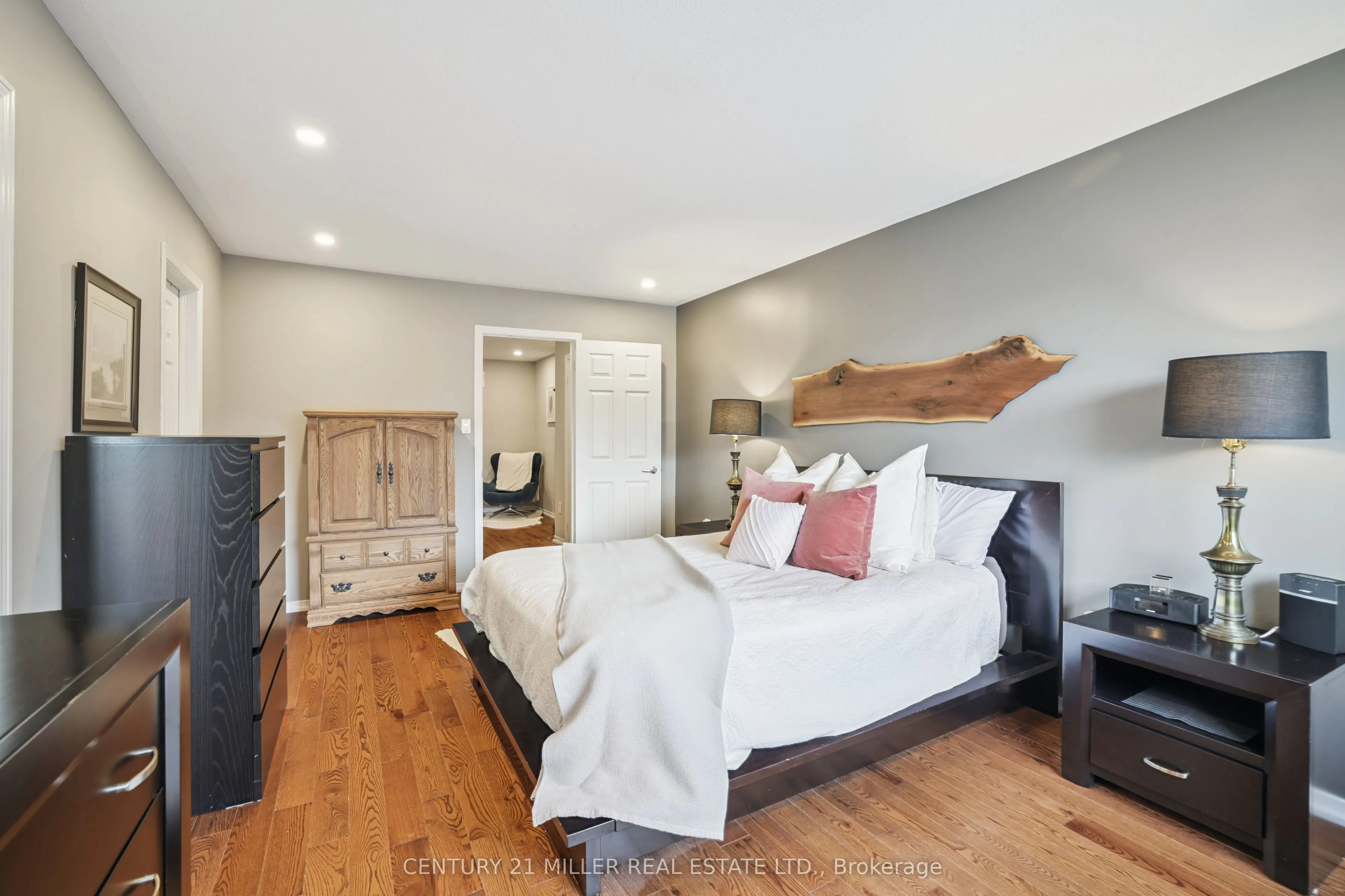 1745 Cobra Crescent