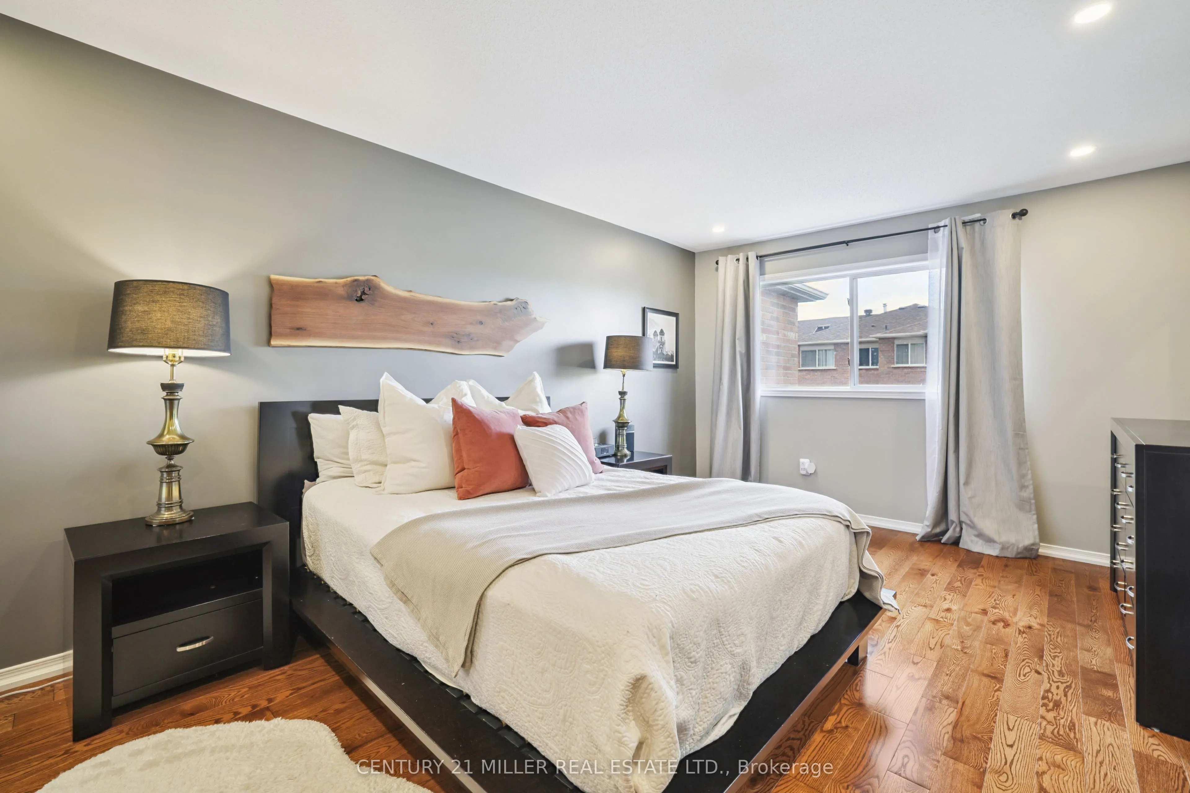 1745 Cobra Crescent
