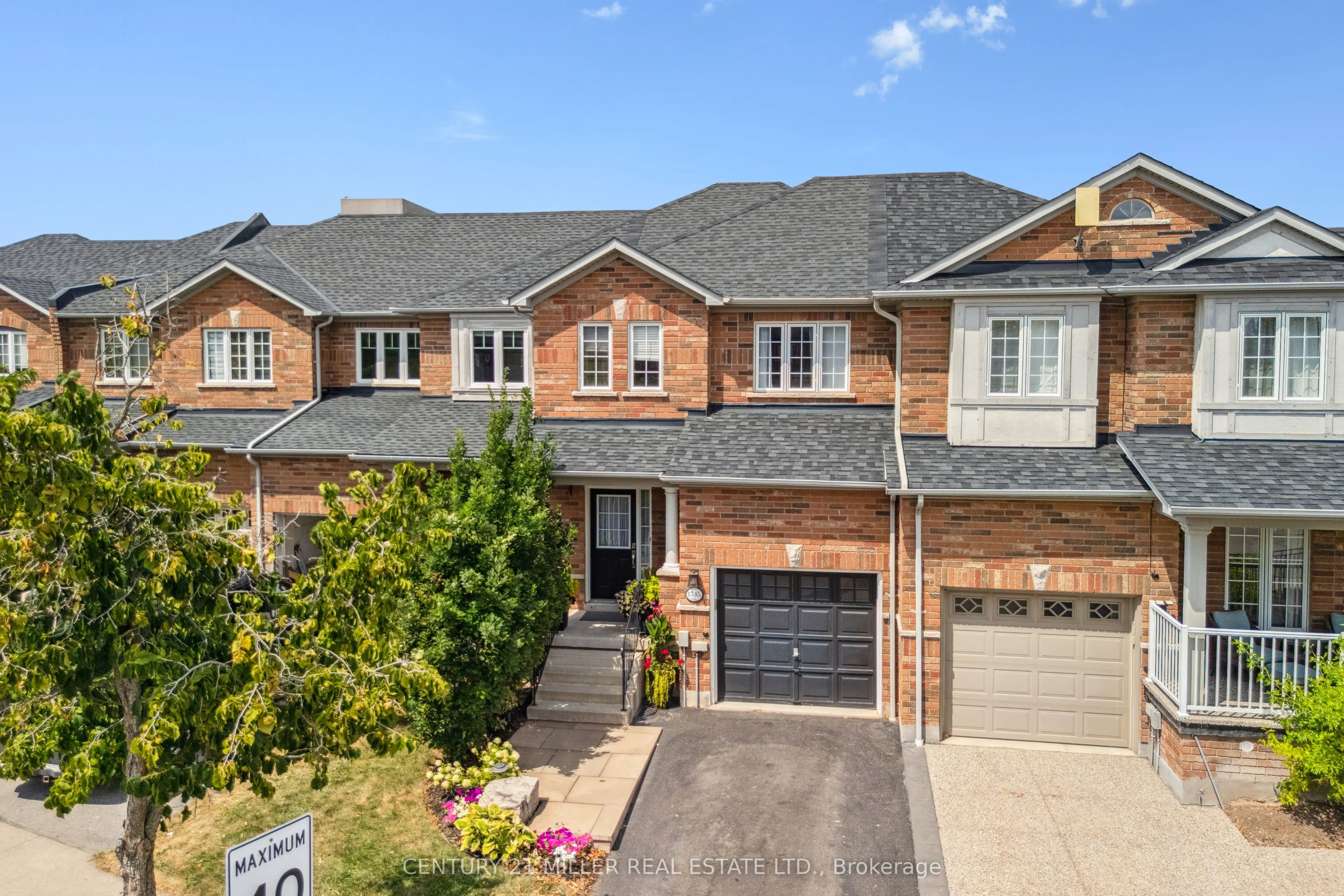 1745 Cobra Crescent