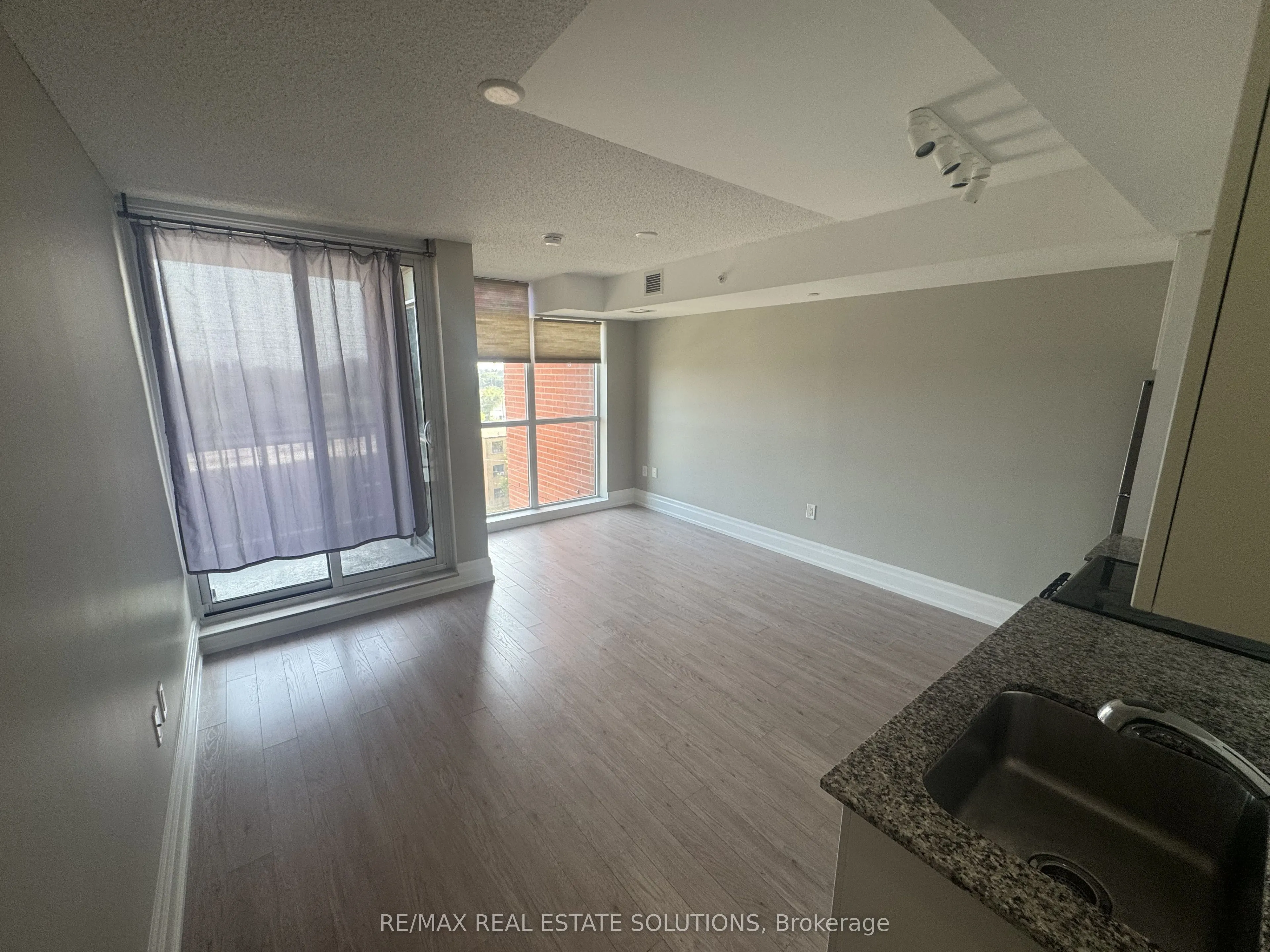 800 Lawrence Avenue W, #516