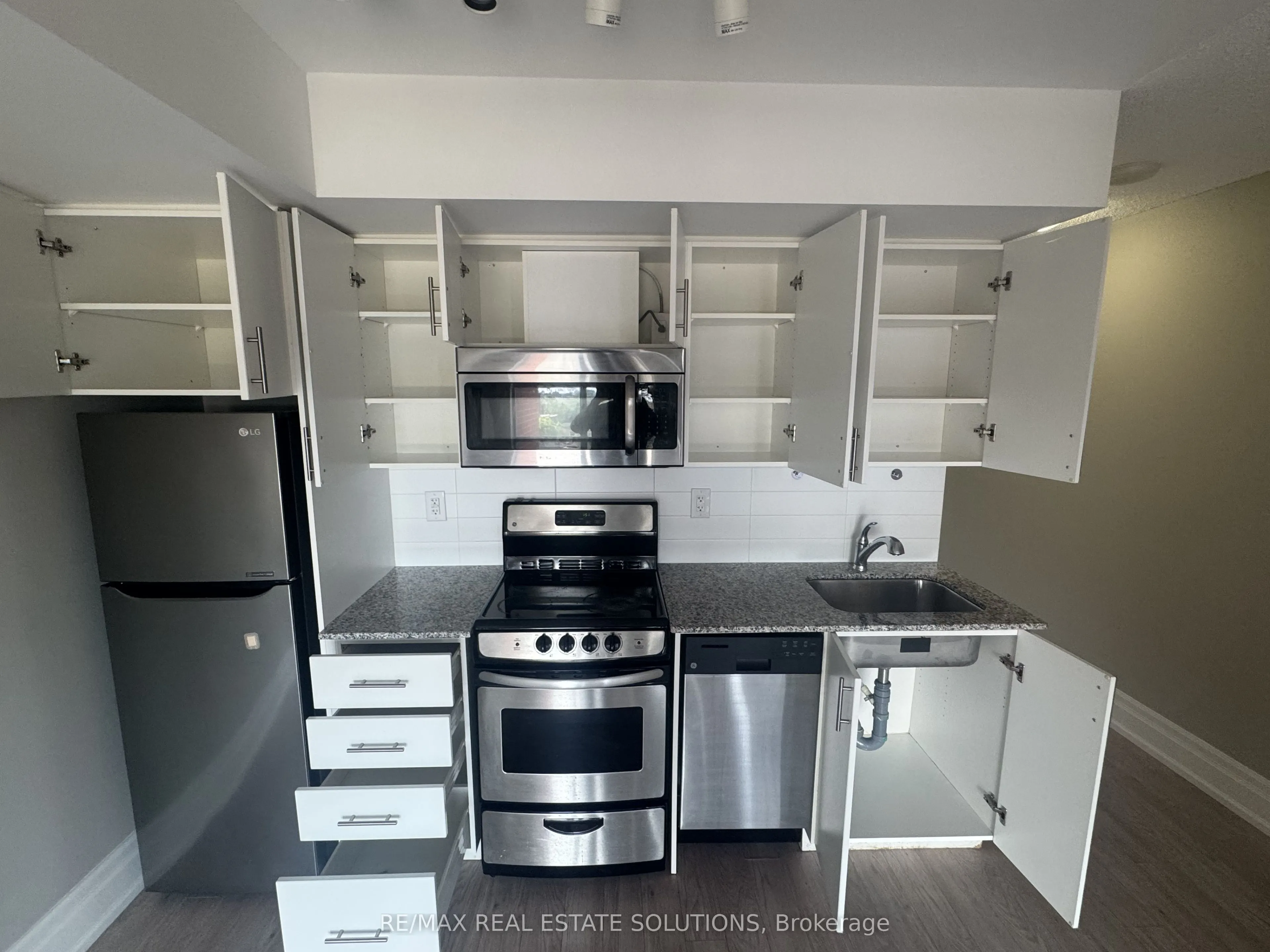 800 Lawrence Avenue W, #516