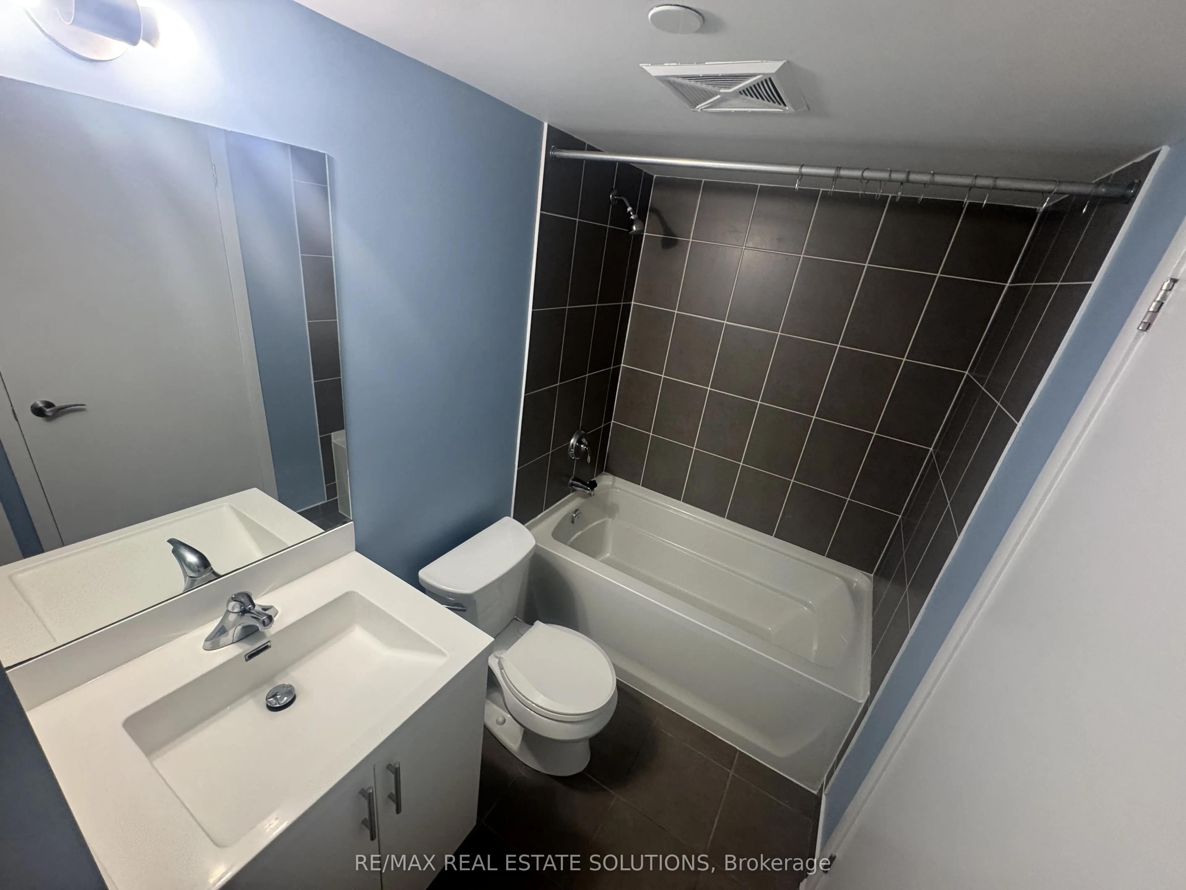 800 Lawrence Avenue W, #516