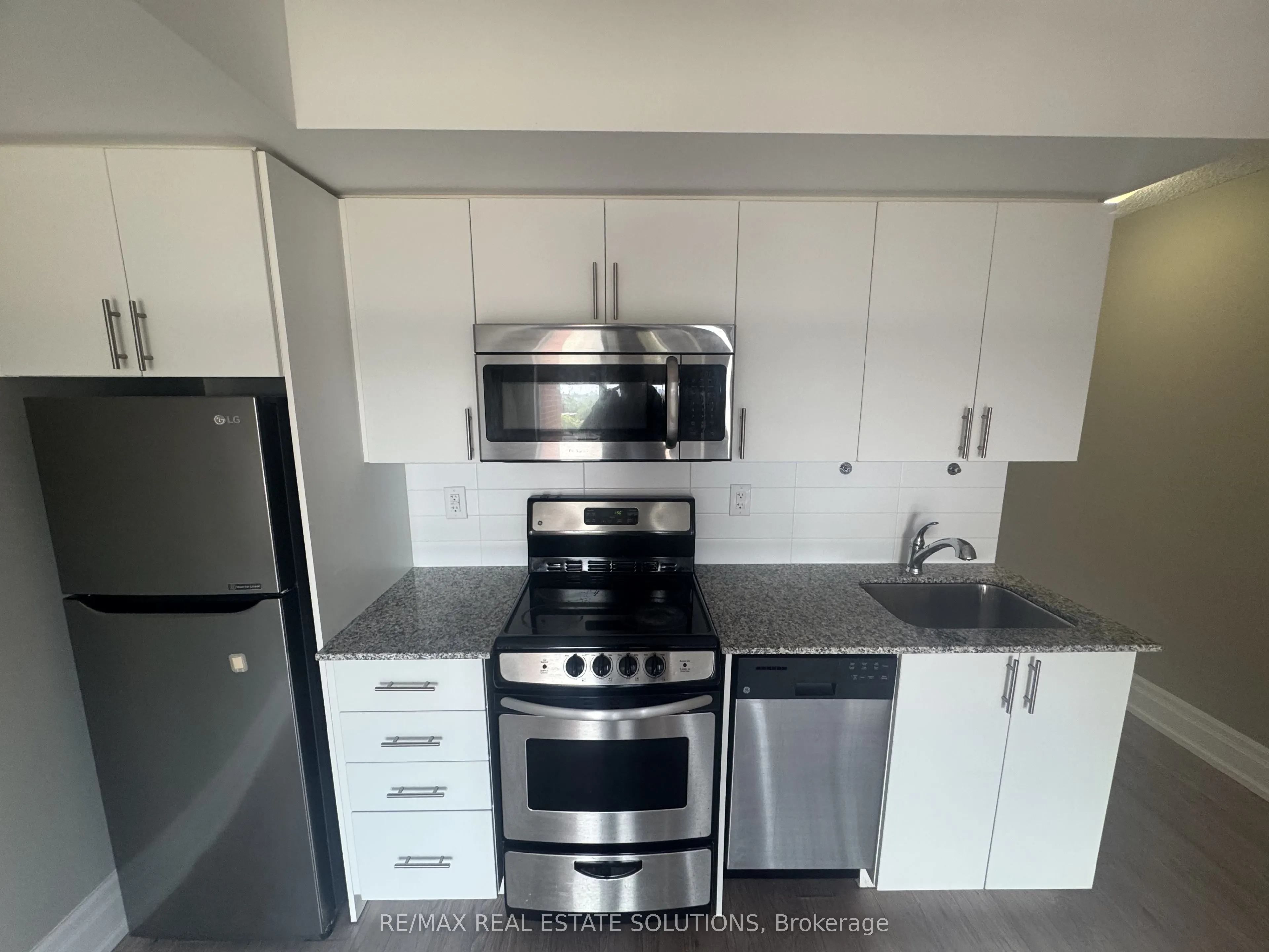 800 Lawrence Avenue W, #516