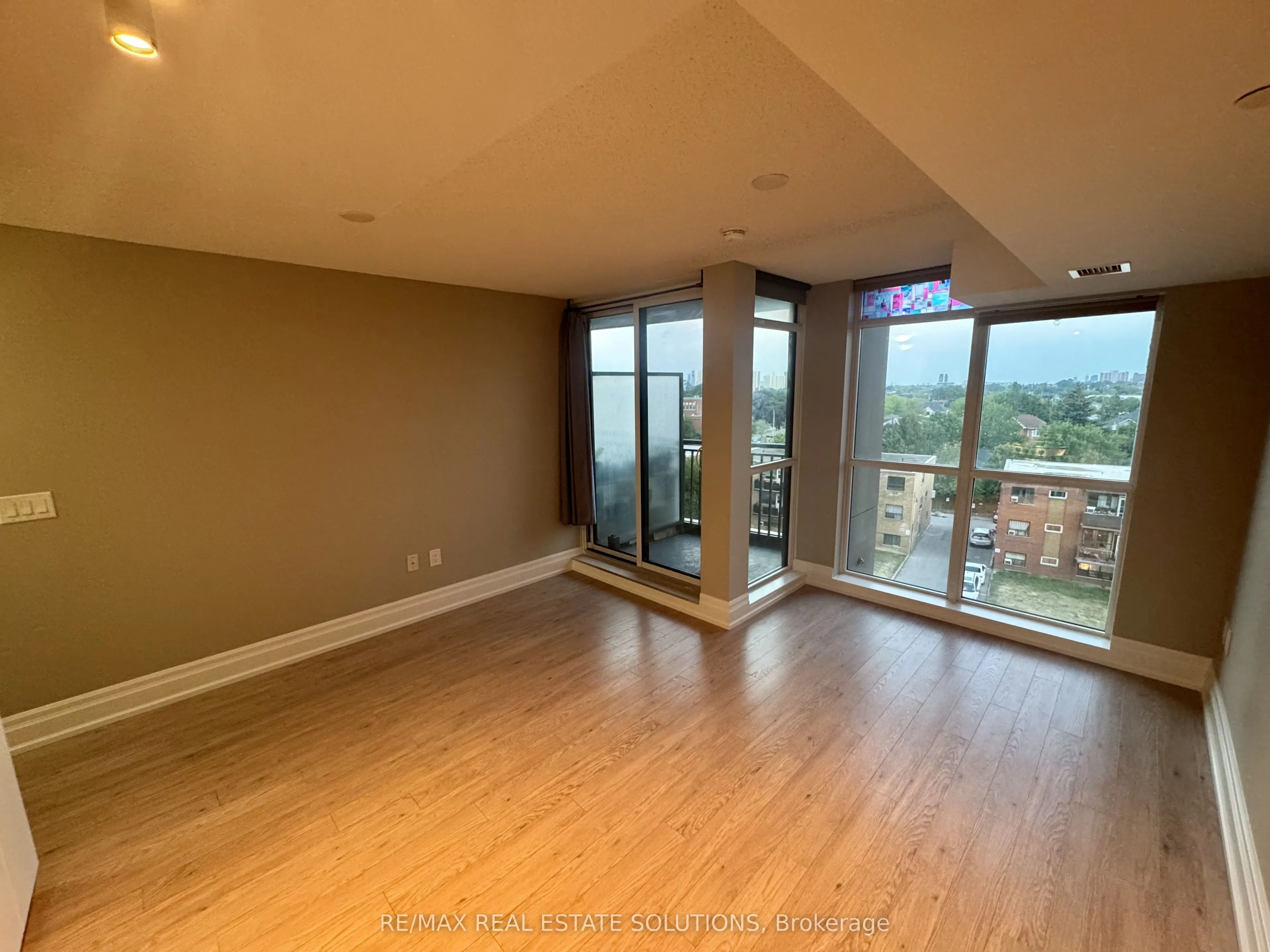 800 Lawrence Avenue W, #516