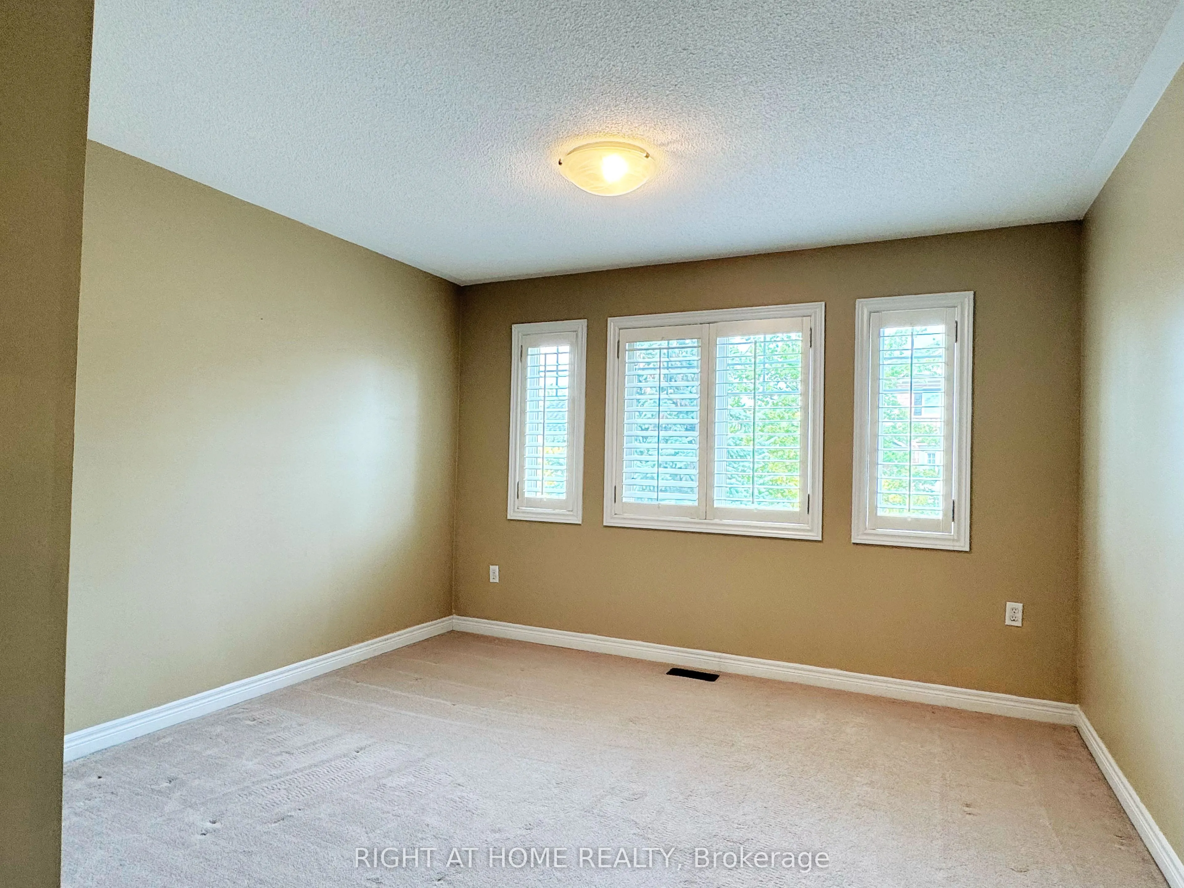 3063 Highbourne Crescent