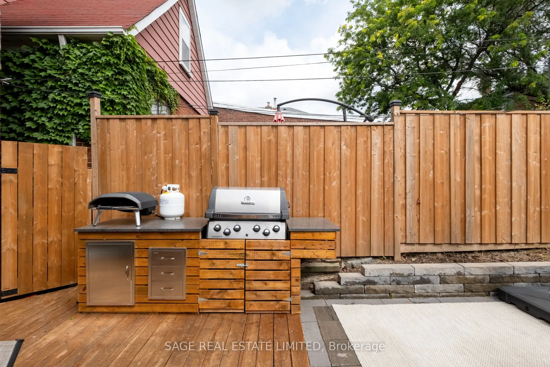 299 Blackthorn Avenue