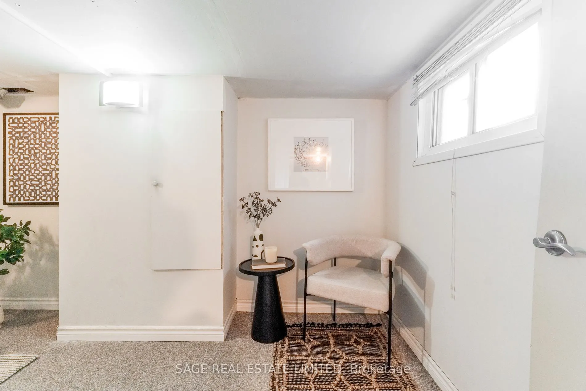 299 Blackthorn Avenue