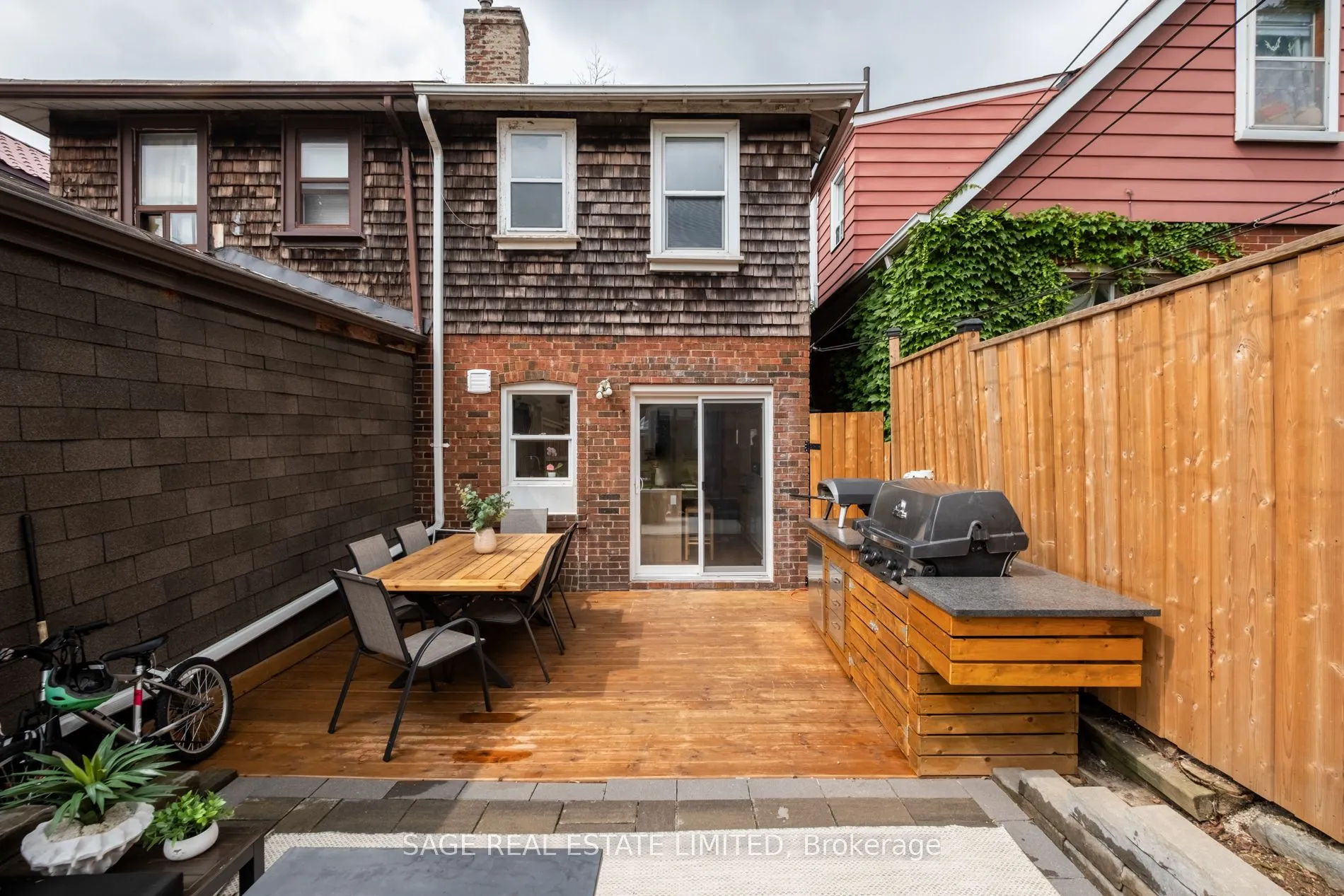 299 Blackthorn Avenue
