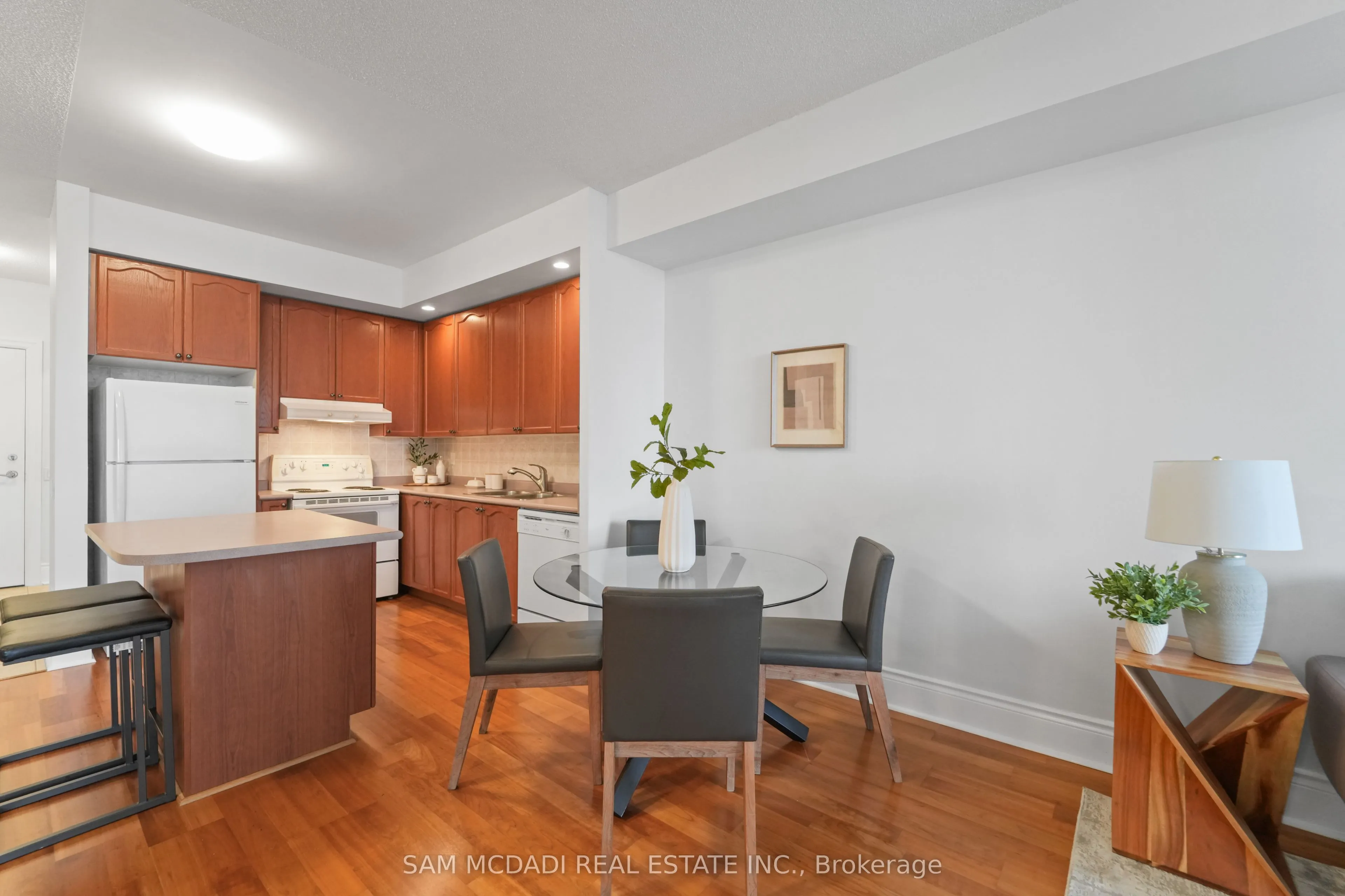 5229 Dundas Street W, #2002