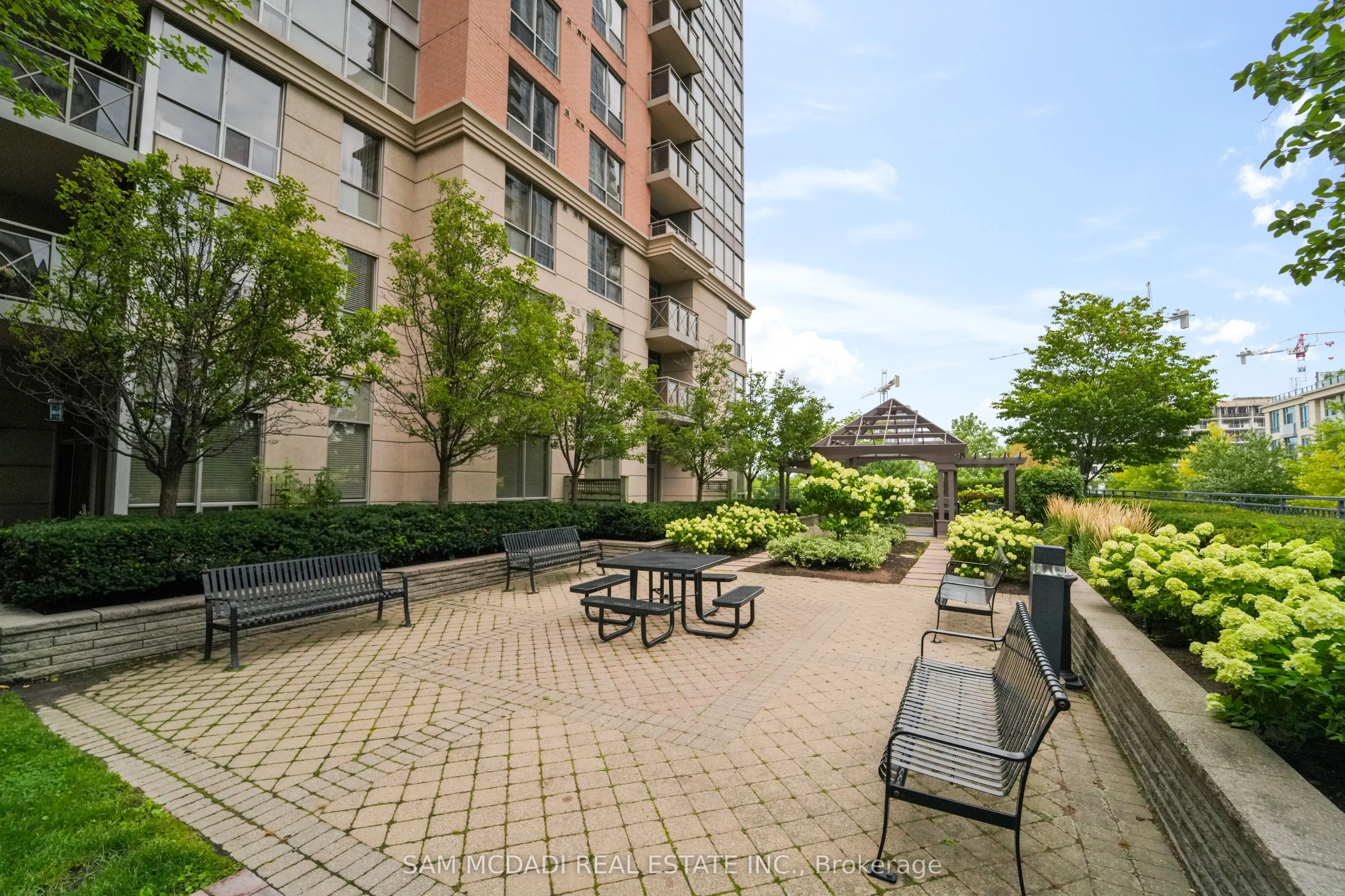 5229 Dundas Street W, #2002