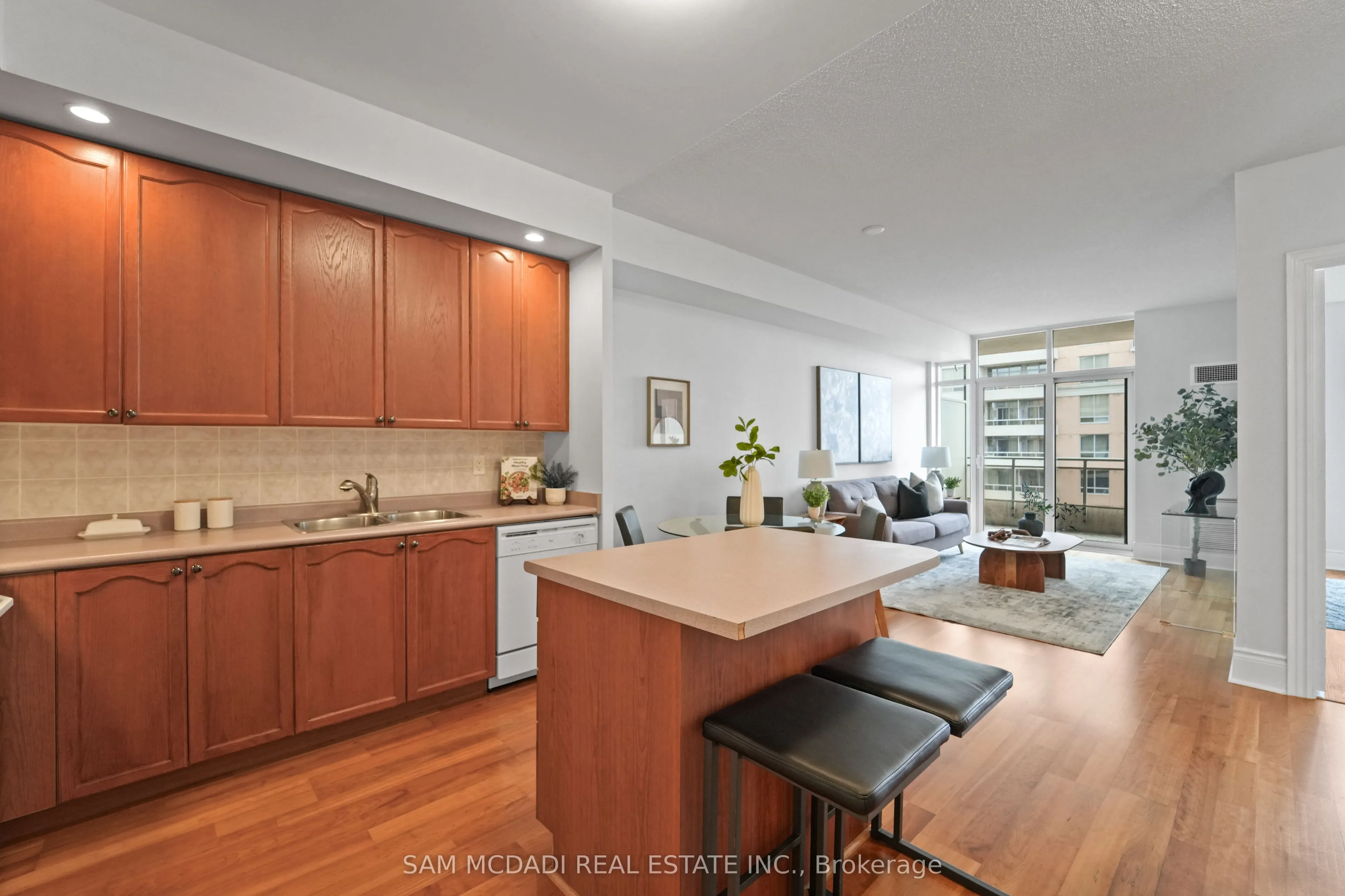 5229 Dundas Street W, #2002