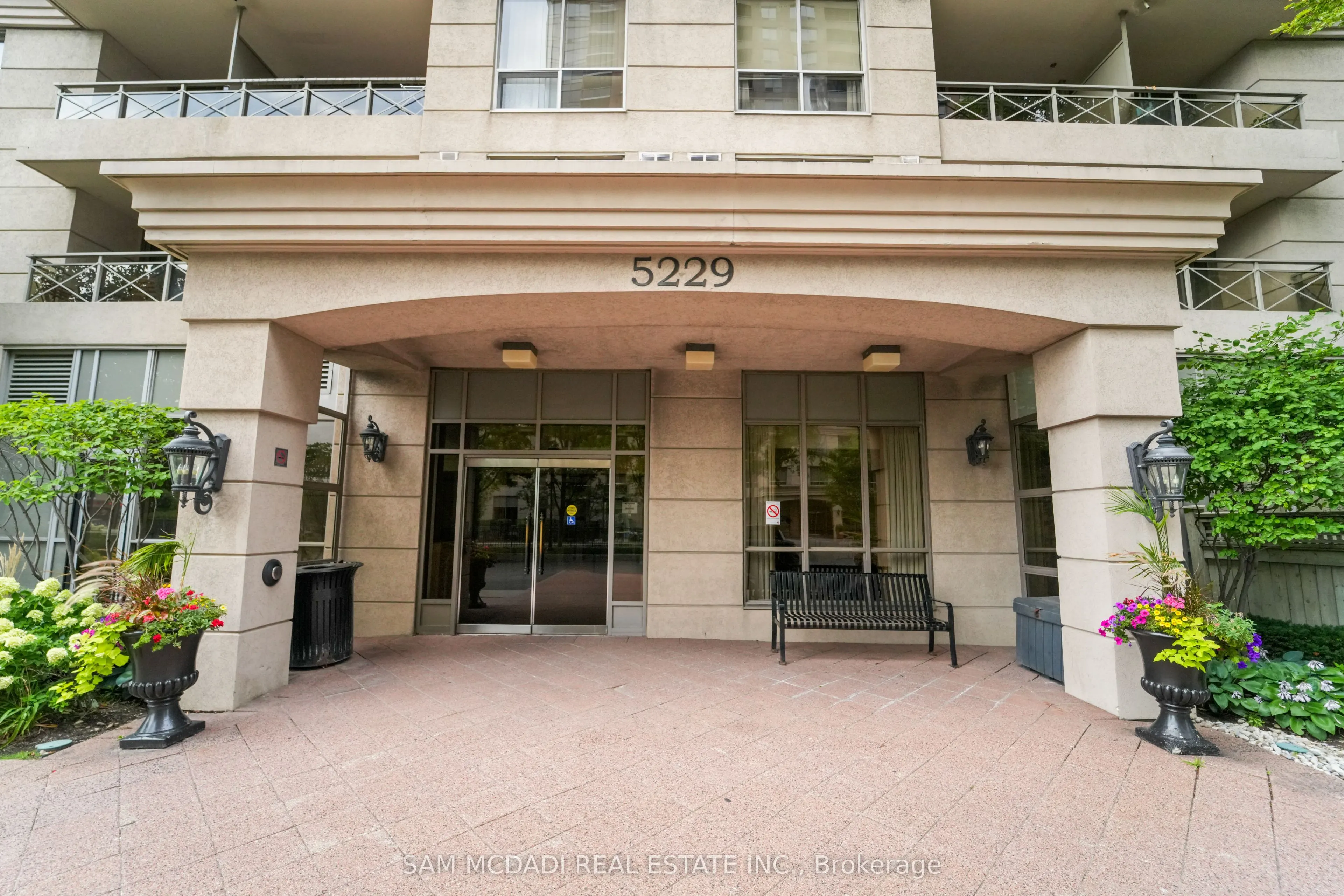 5229 Dundas Street W, #2002