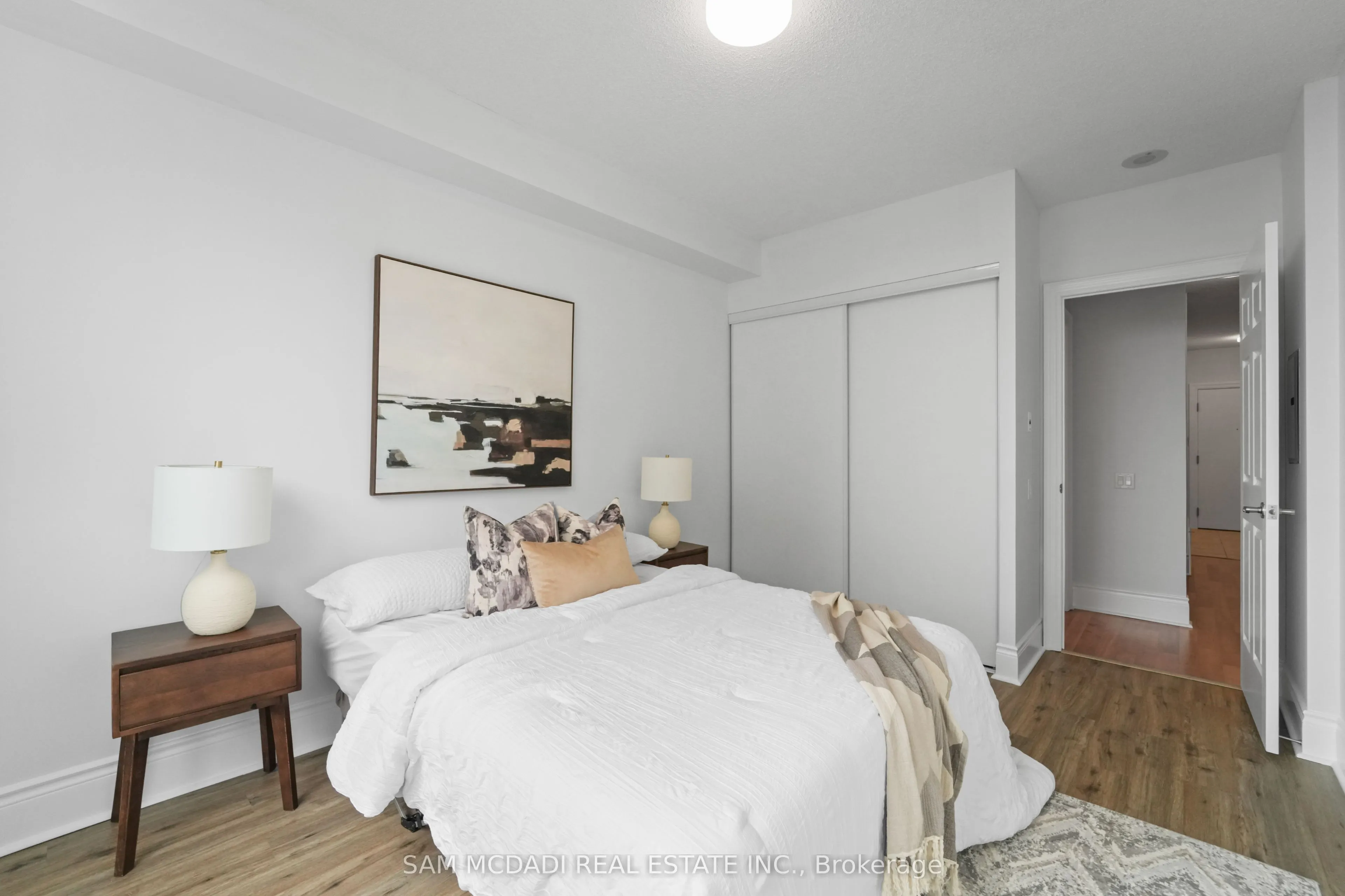 5229 Dundas Street W, #2002