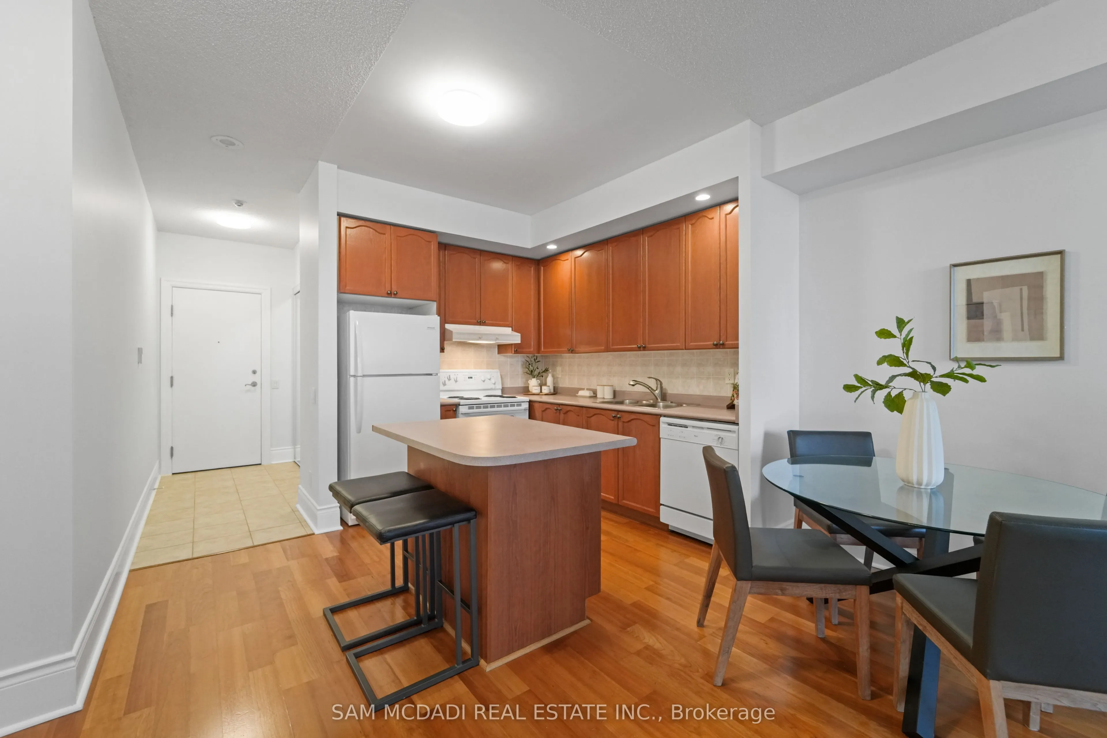 5229 Dundas Street W, #2002