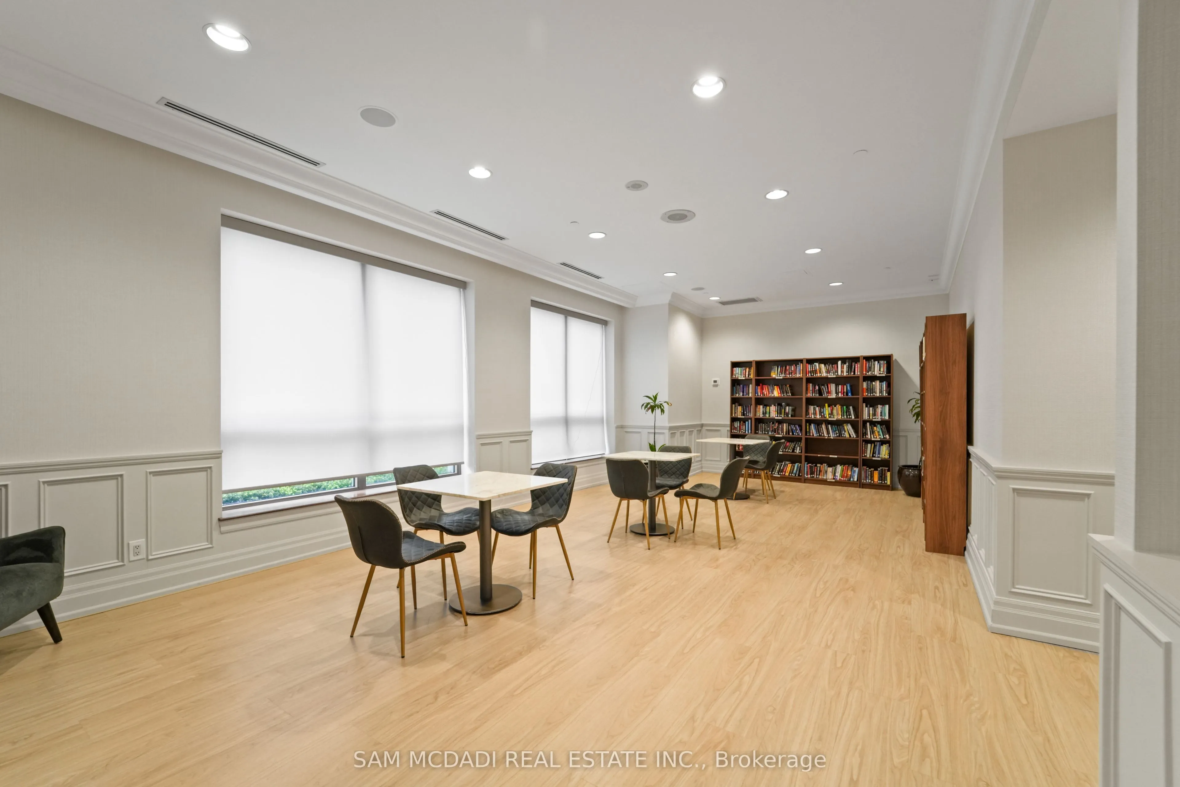 5229 Dundas Street W, #2002