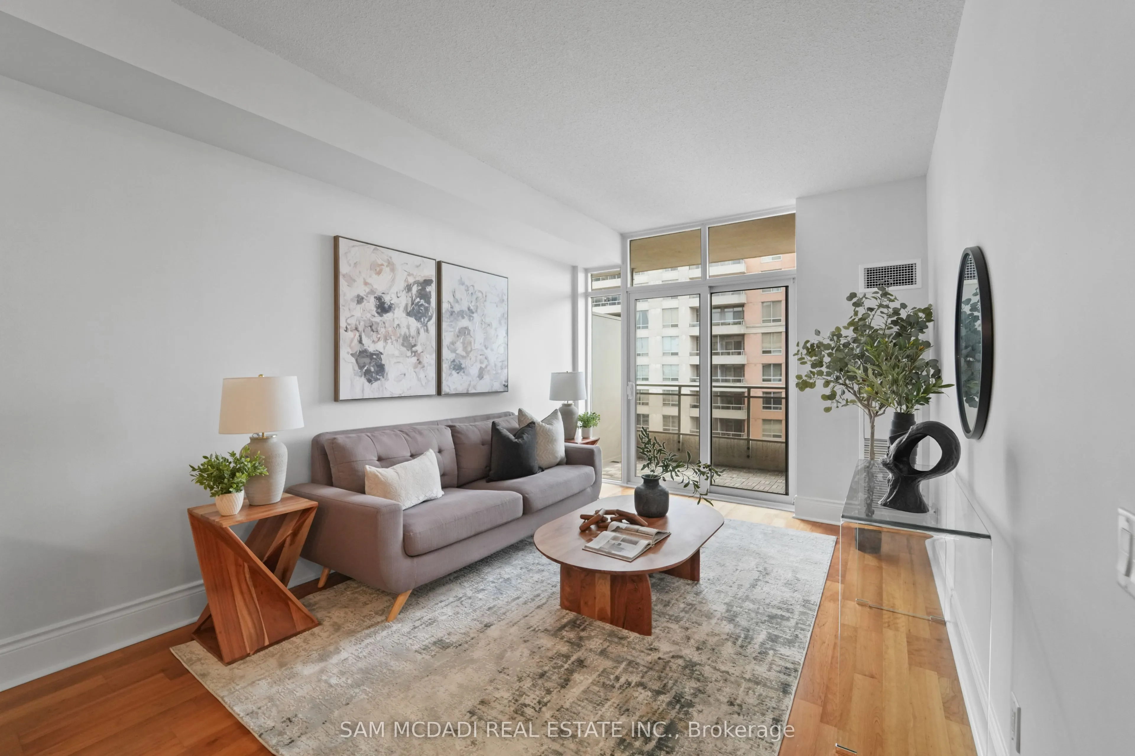 5229 Dundas Street W, #2002