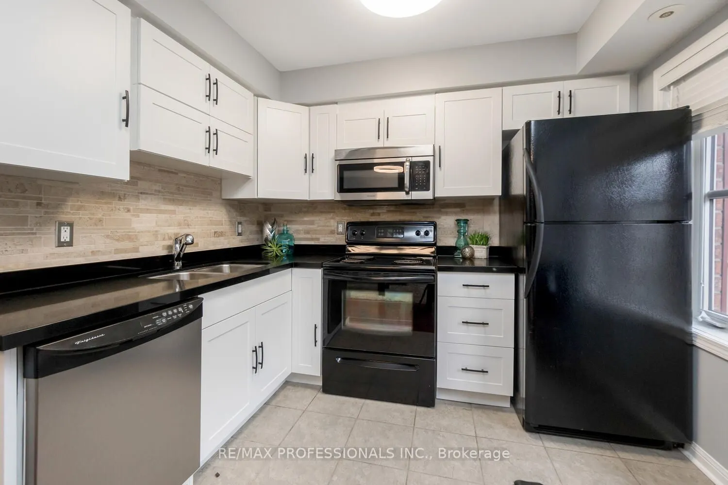 634 Shoreline Drive, #5