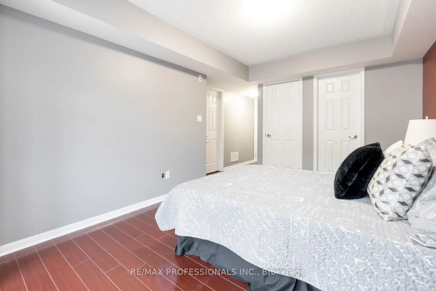 634 Shoreline Drive, #5
