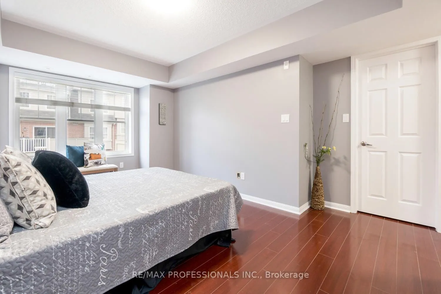 634 Shoreline Drive, #5