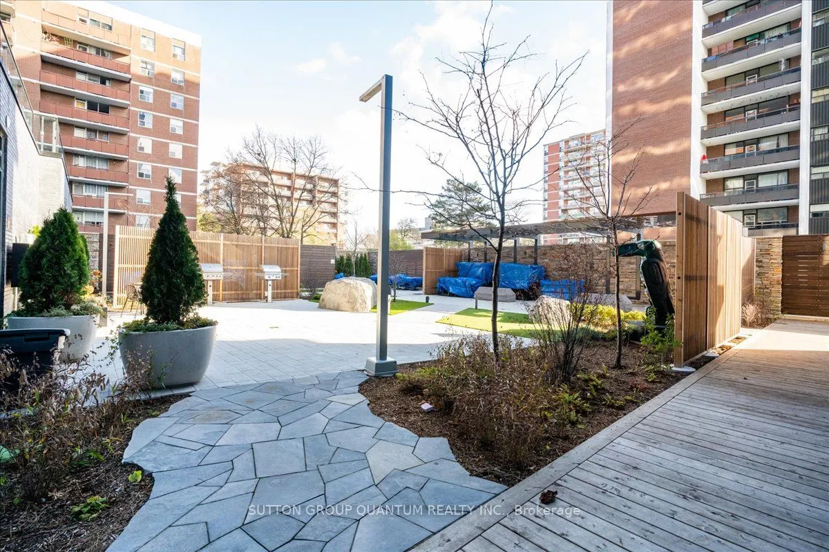 21 Park Street E, #315