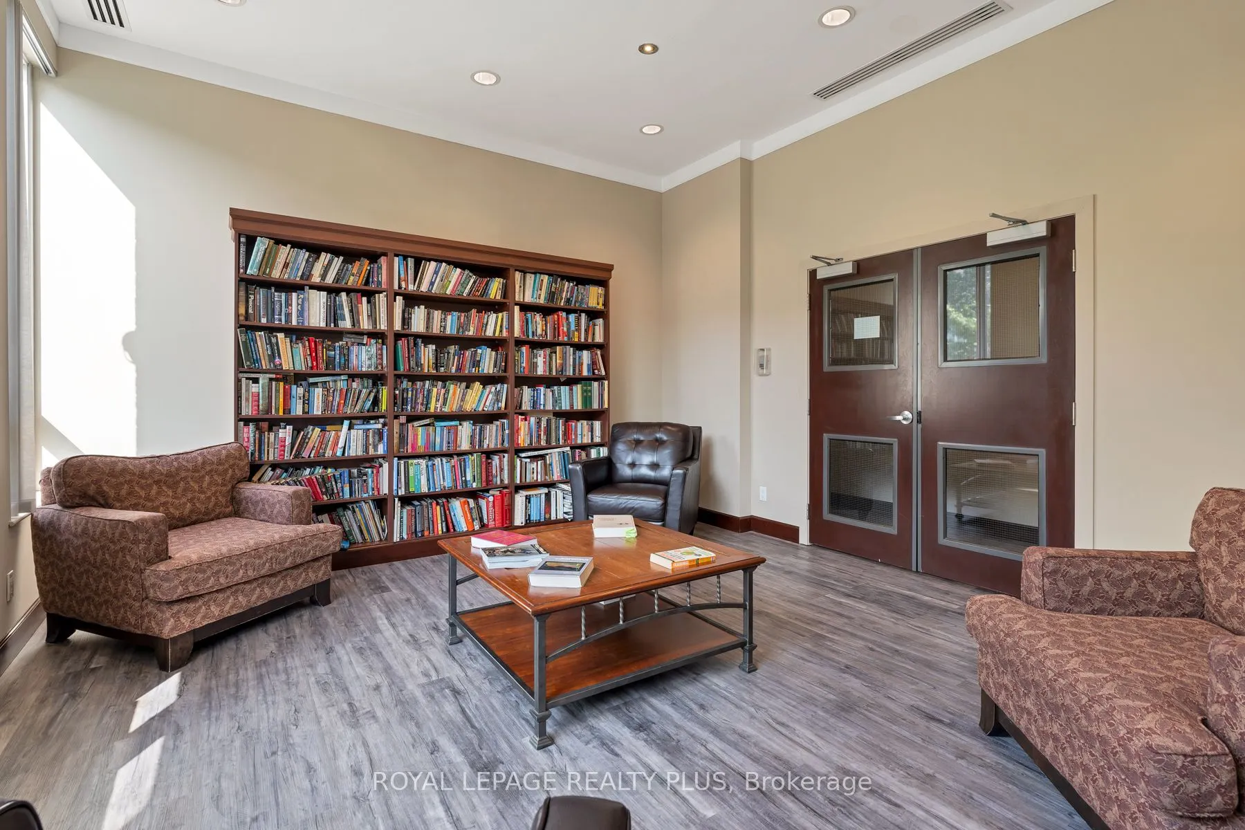 1359 Rathburn Road E, #903