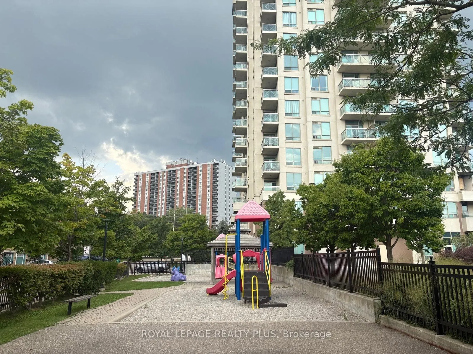 1359 Rathburn Road E, #903