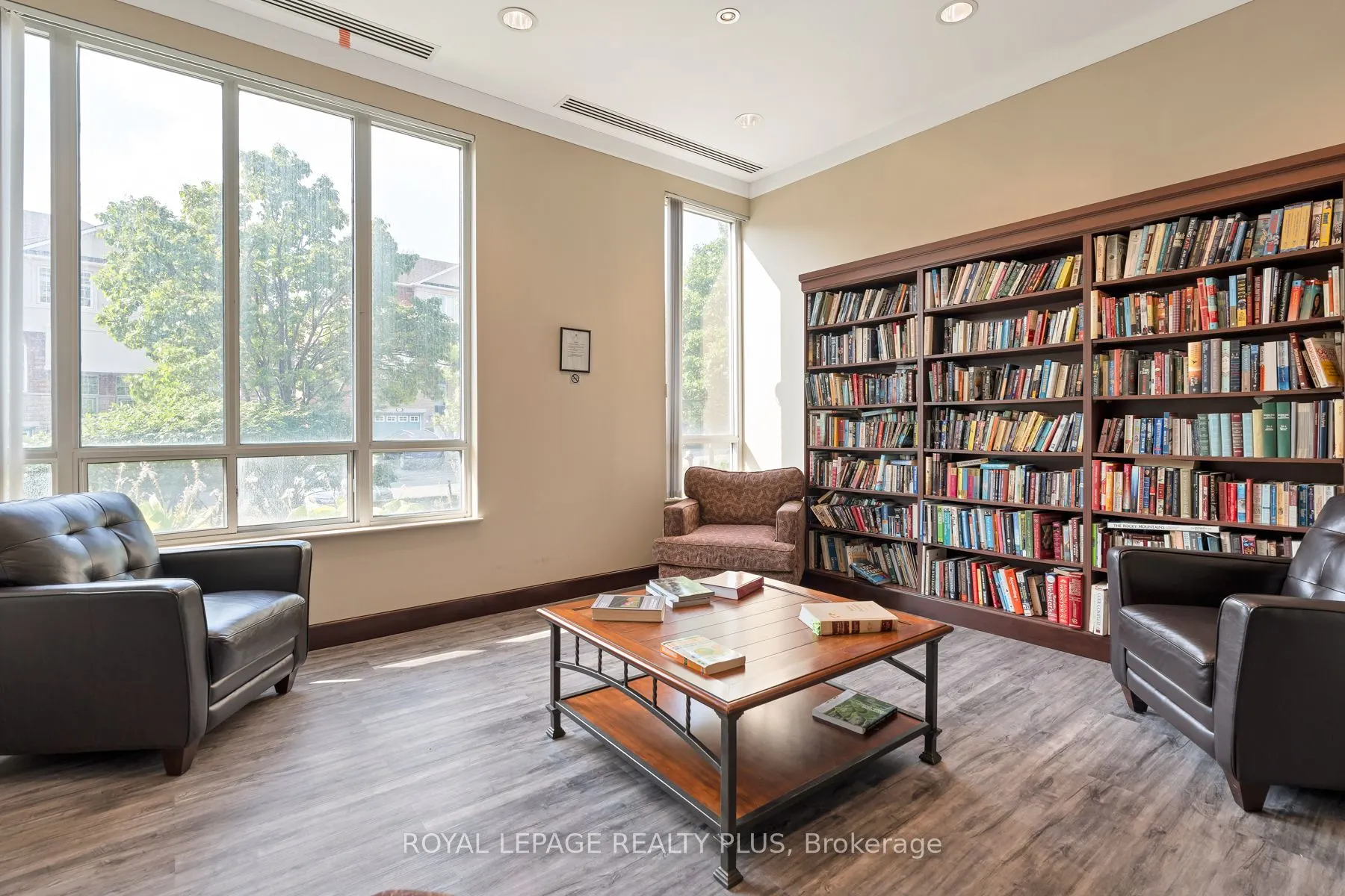 1359 Rathburn Road E, #903