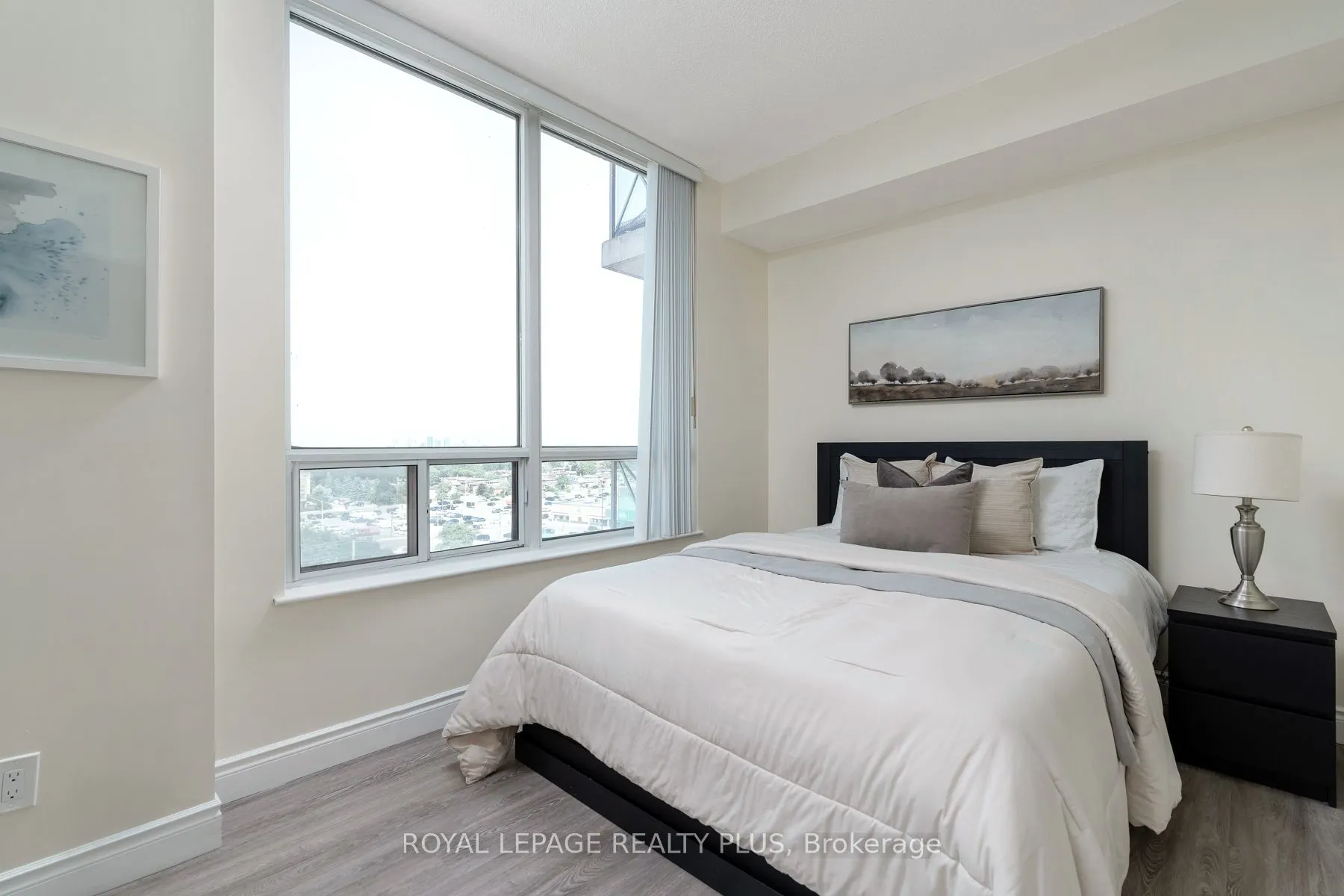1359 Rathburn Road E, #903