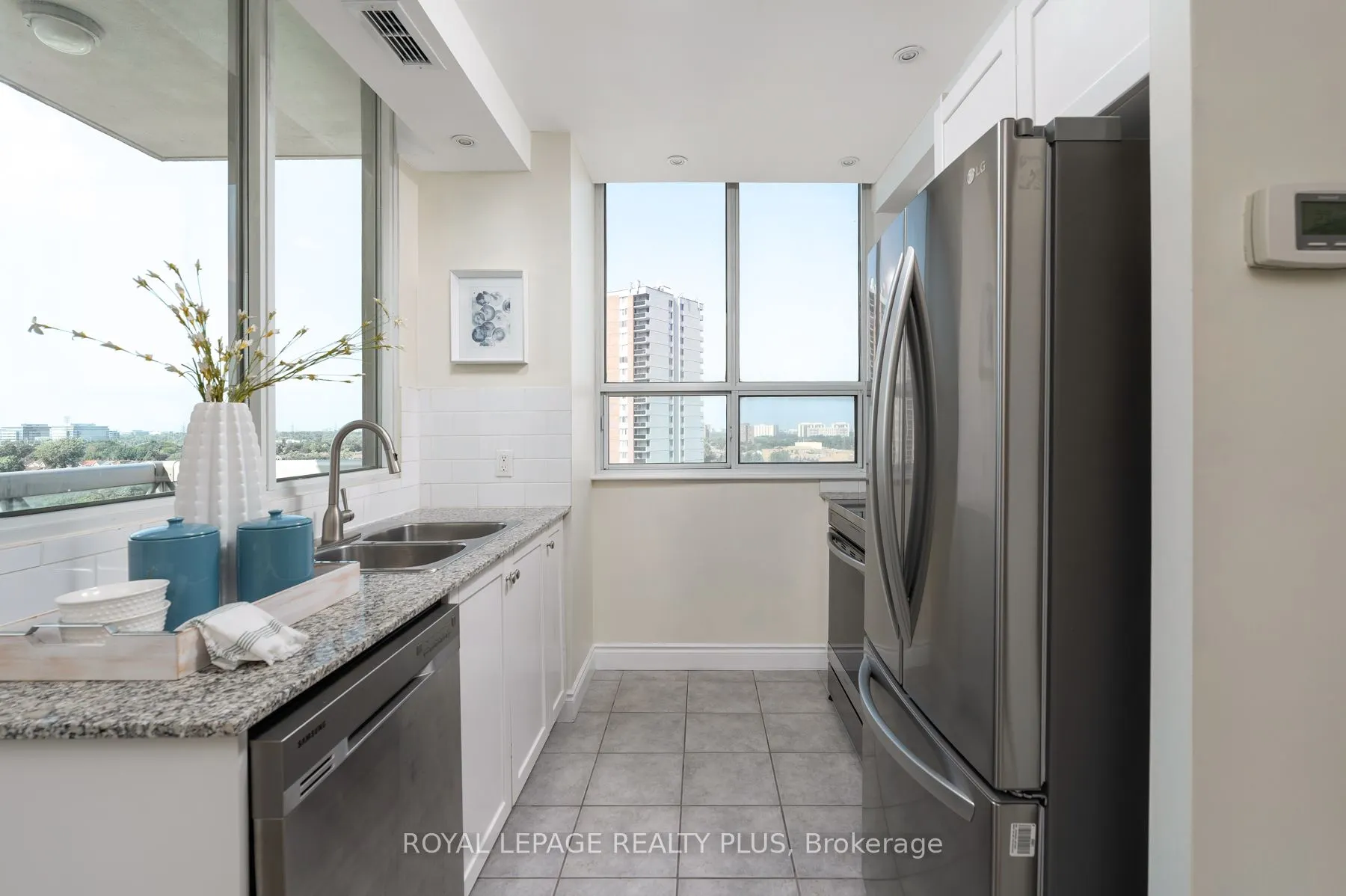 1359 Rathburn Road E, #903
