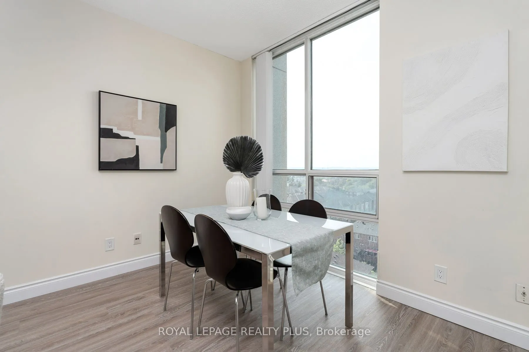 1359 Rathburn Road E, #903