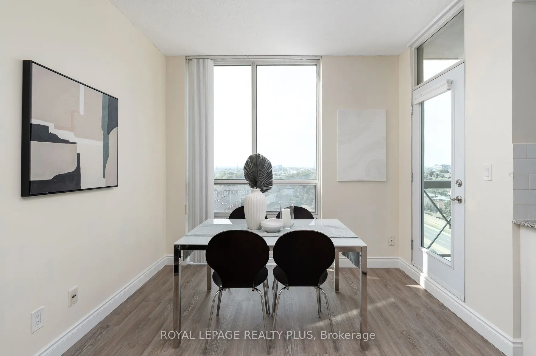 1359 Rathburn Road E, #903