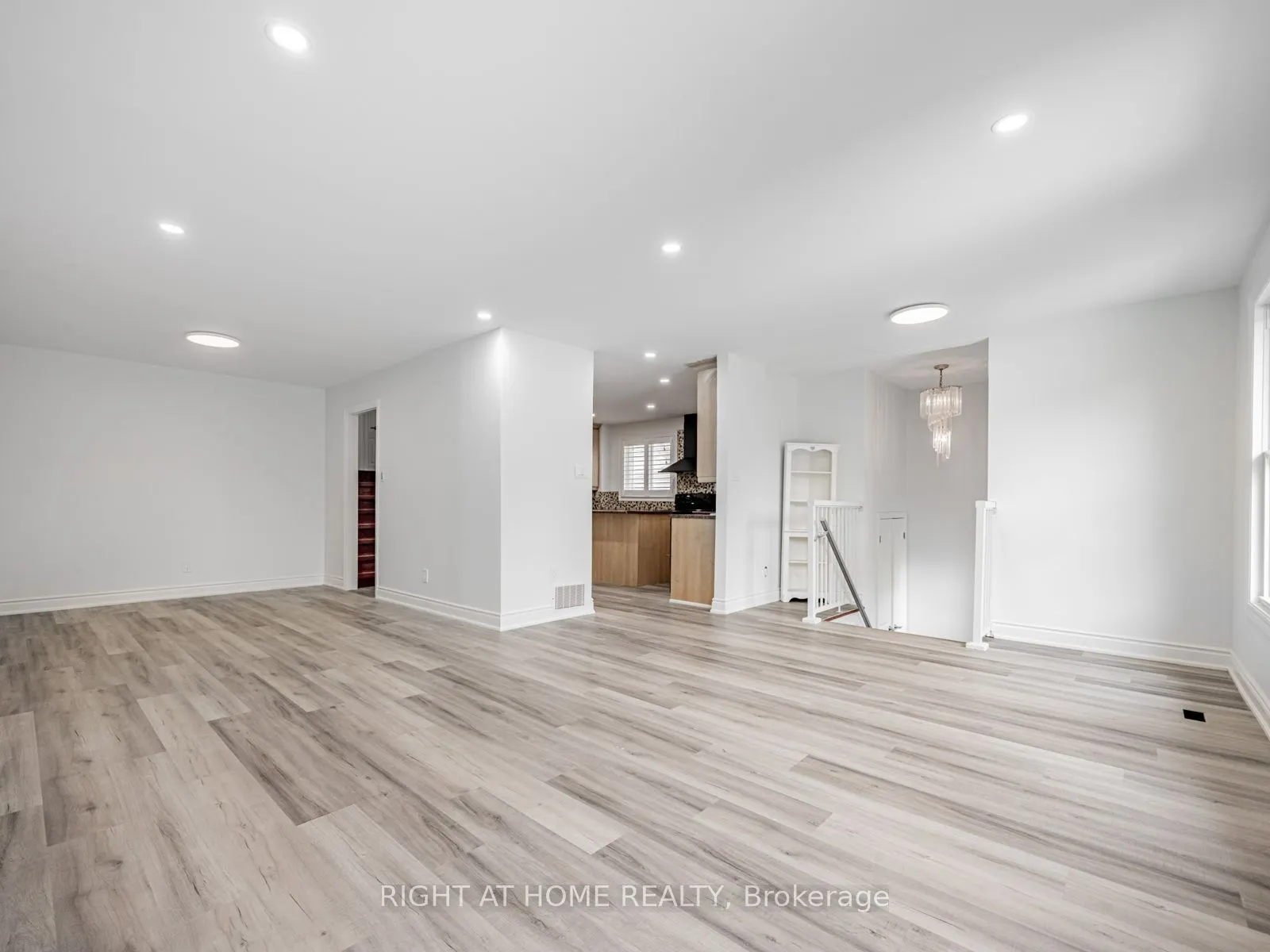 838 Merritt Drive, #Upper Unit