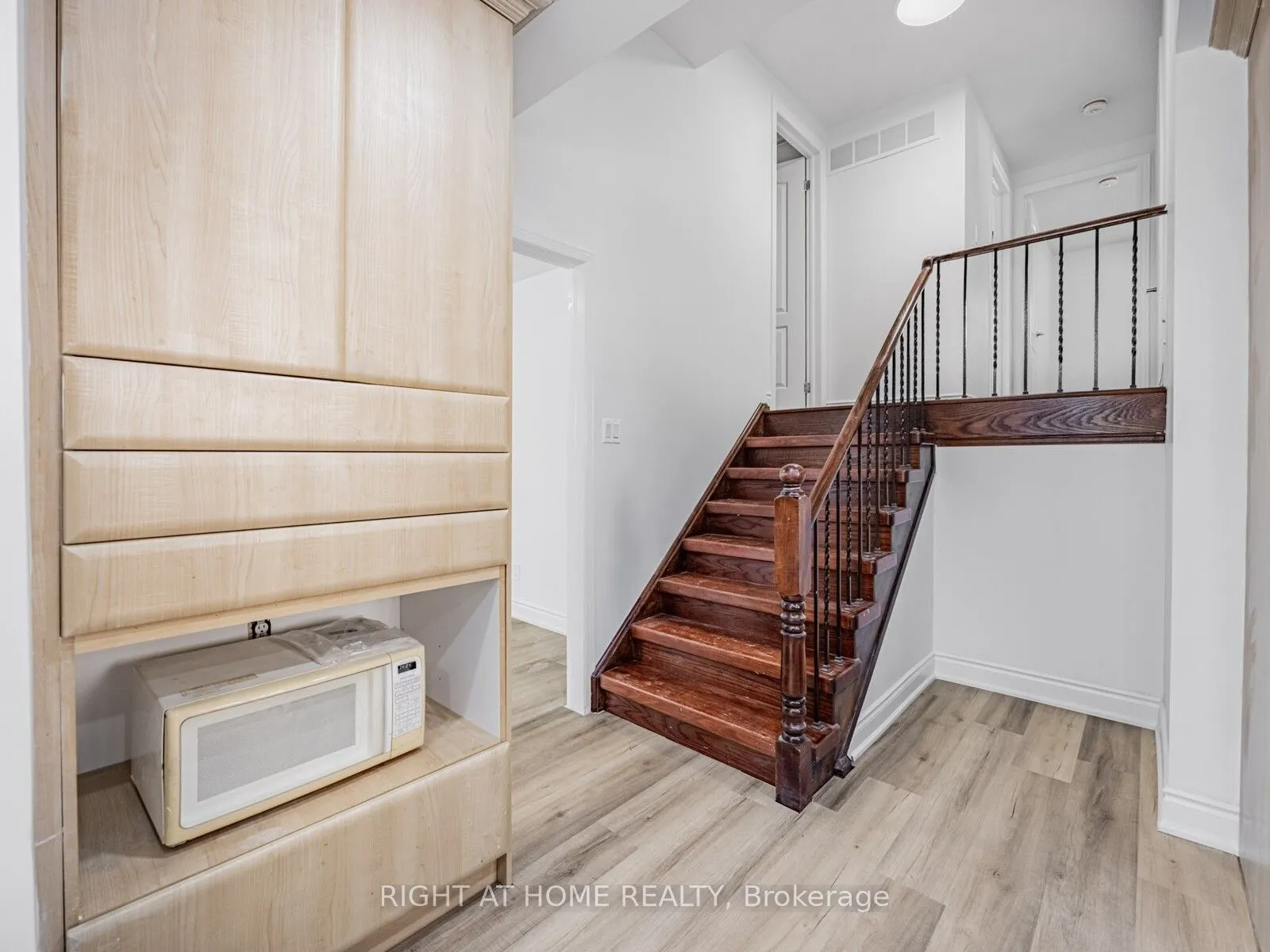 838 Merritt Drive, #Upper Unit