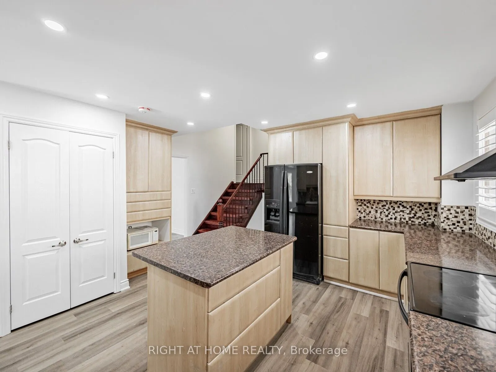 838 Merritt Drive, #Upper Unit