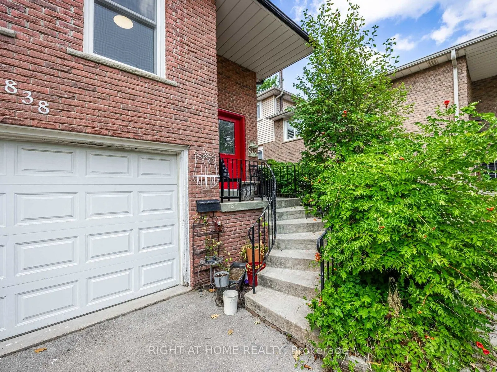 838 Merritt Drive, #Upper Unit