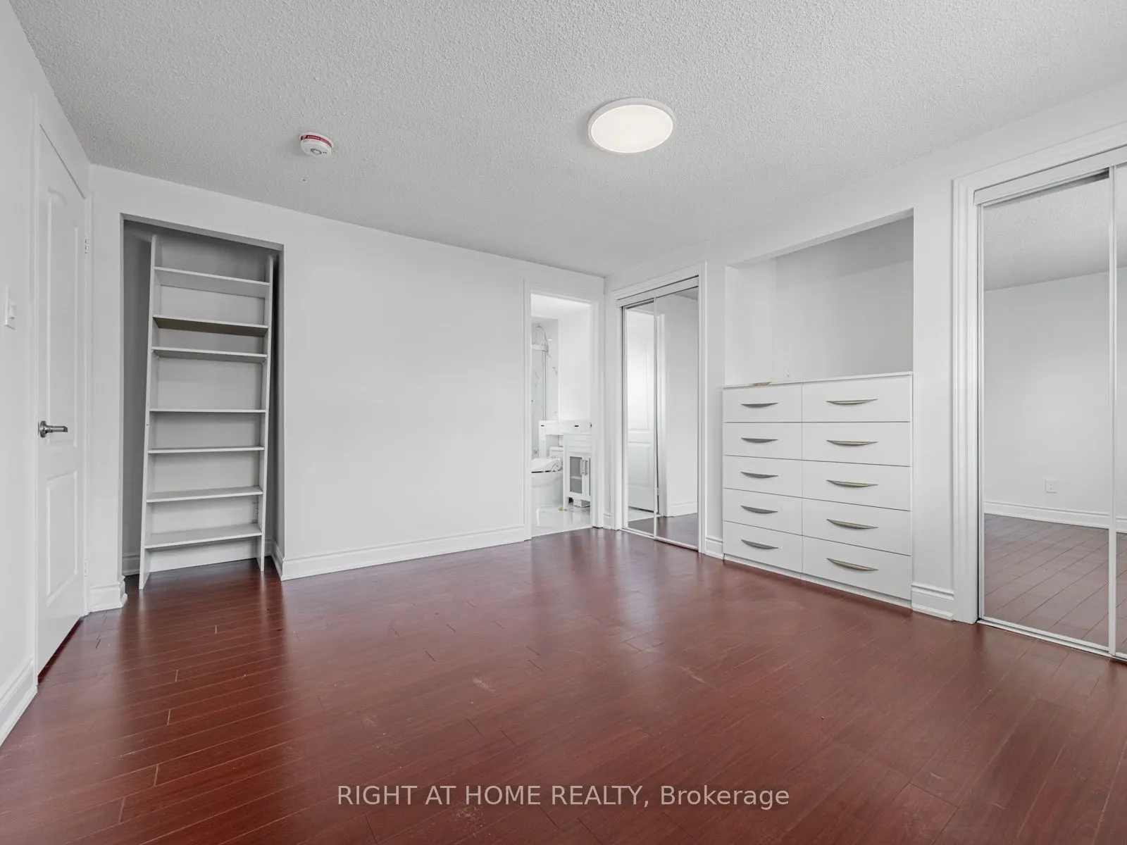 838 Merritt Drive, #Upper Unit