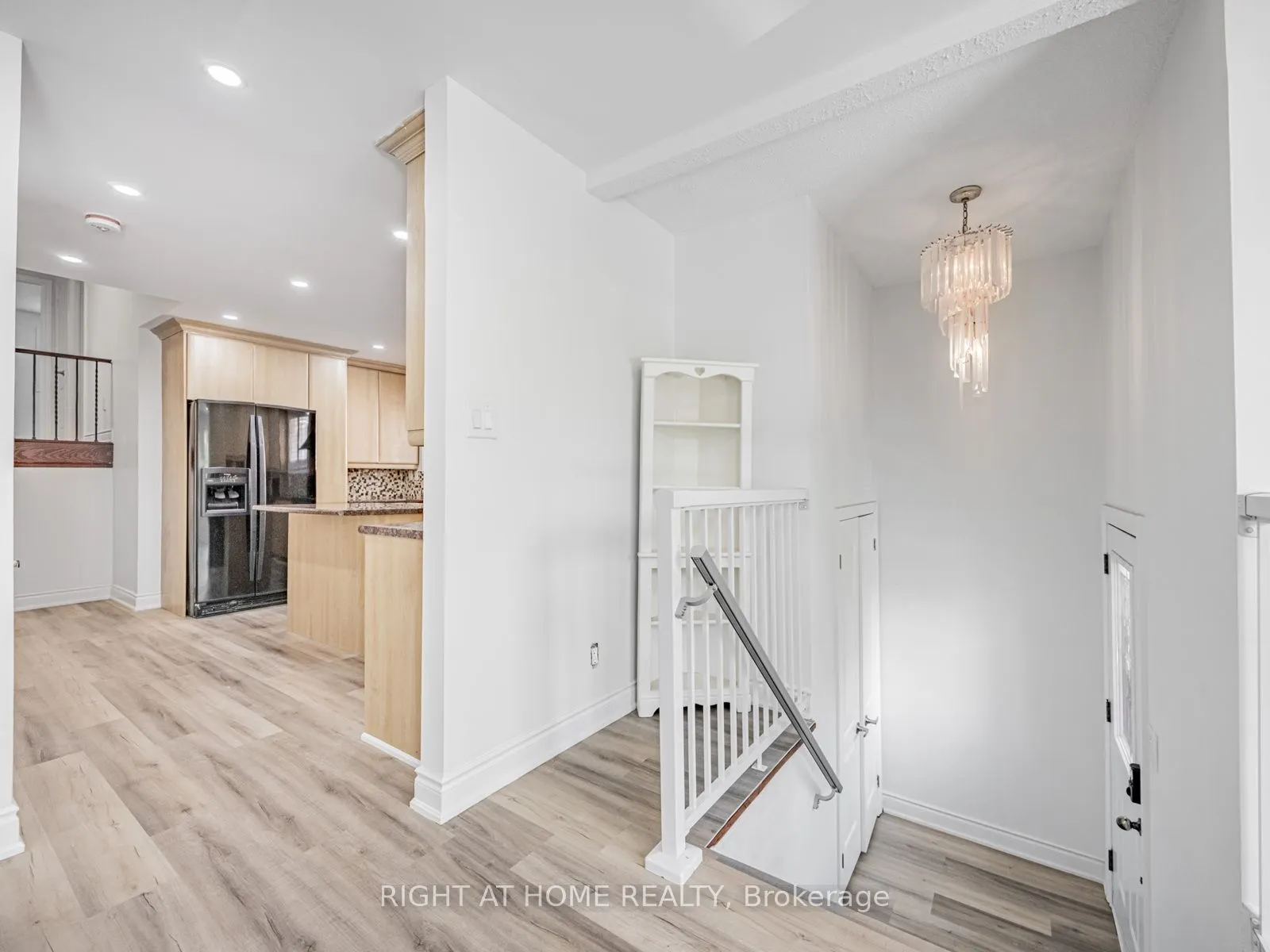 838 Merritt Drive, #Upper Unit