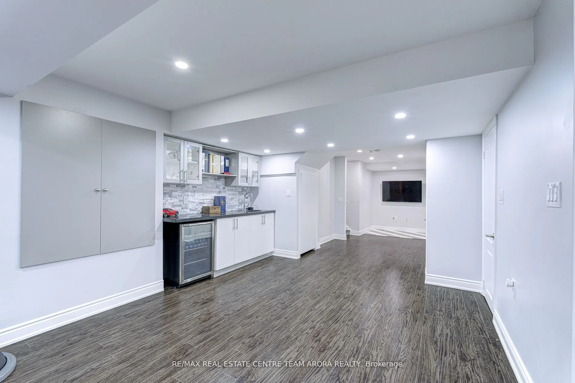 57 Lorenville Drive