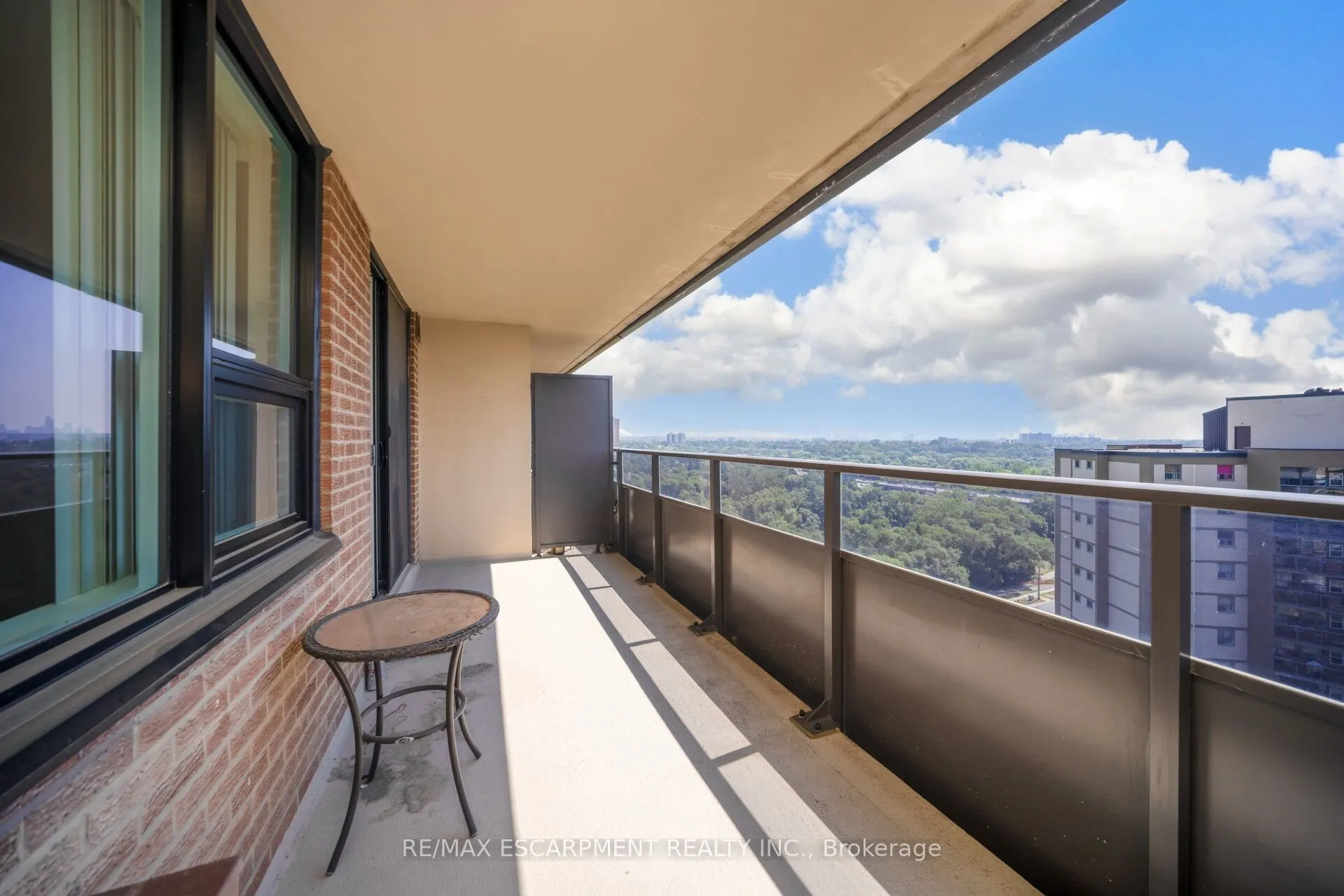15 La Rose Avenue, #1403